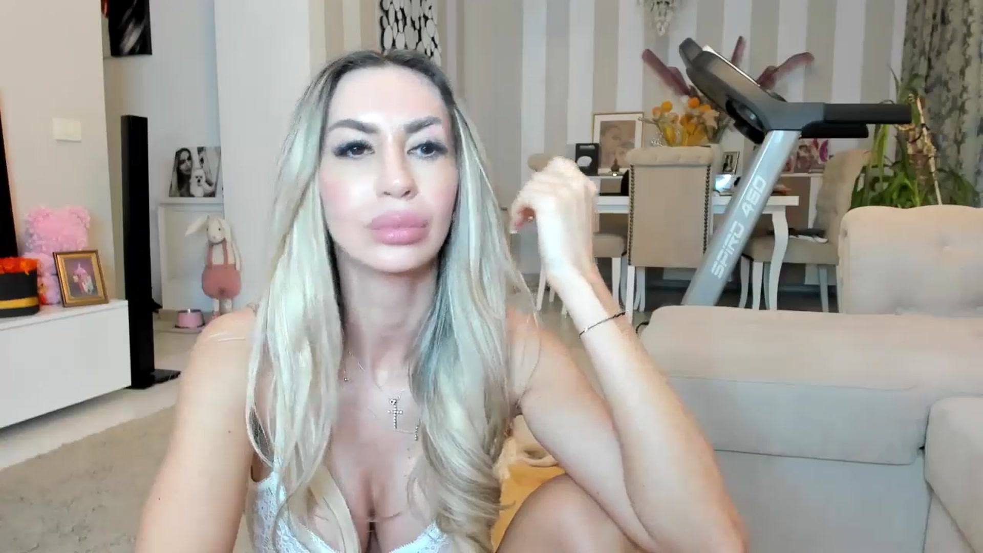 Gallery image thumbnail from Missy_alena's myfreecams stream on, 04/21/2026, 01:01 image 13 of 20