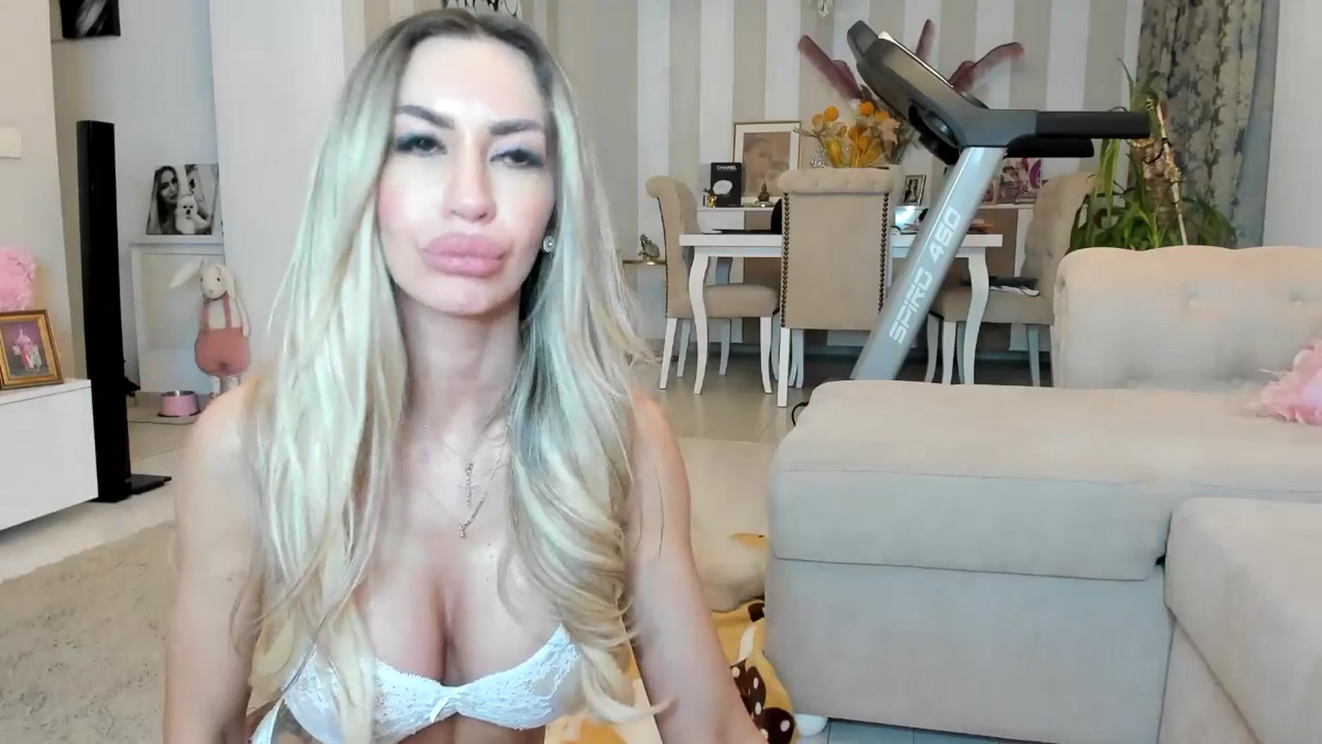 Gallery image thumbnail from Missy_alena's myfreecams stream on, 04/21/2026, 01:01 image 6 of 20