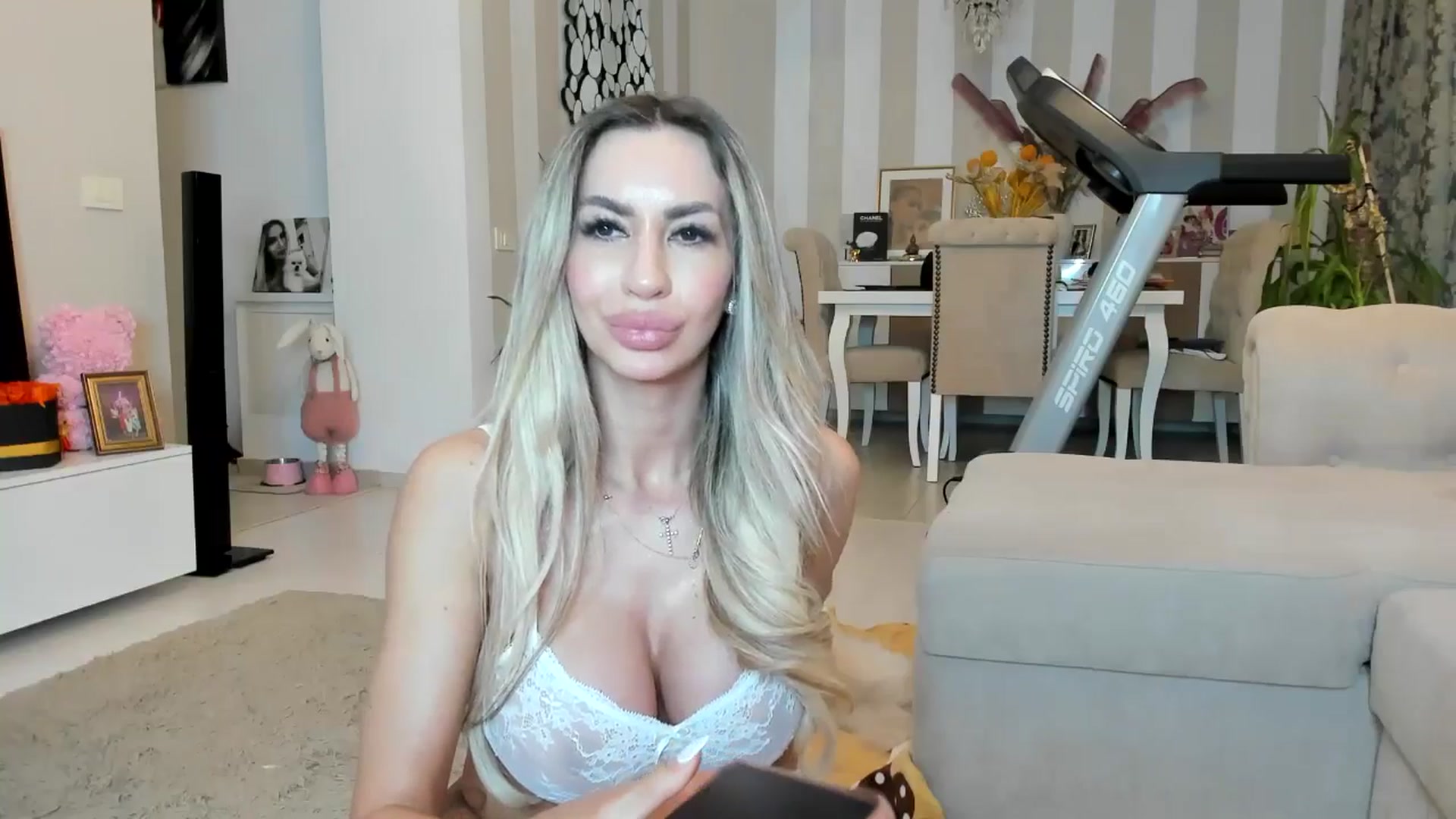 Gallery image thumbnail from Missy_alena's myfreecams stream on, 04/21/2026, 01:01 image 16 of 20