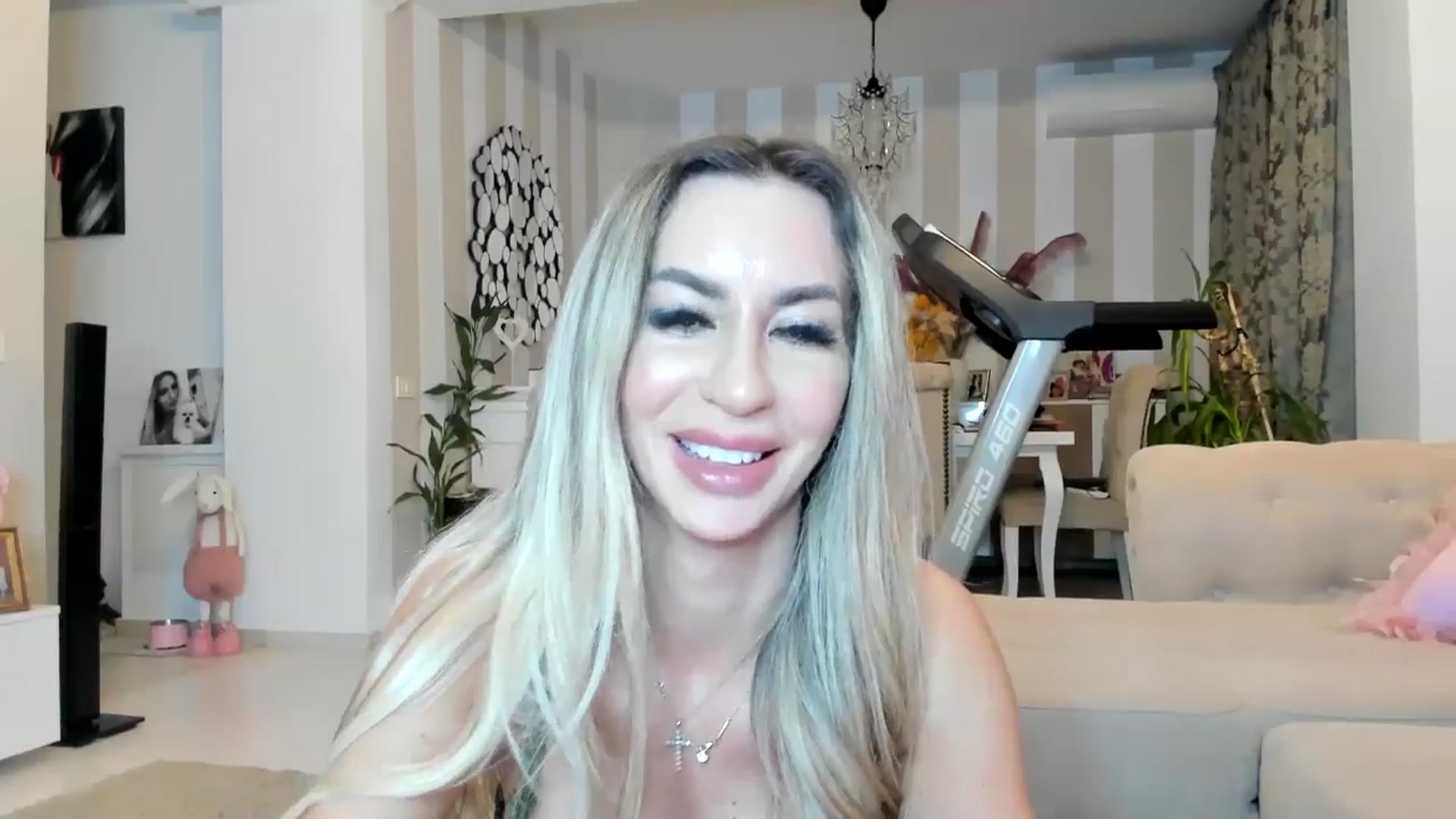 Gallery image thumbnail from Missy_alena's myfreecams stream on, 04/22/2026, 24:01 image 4 of 20