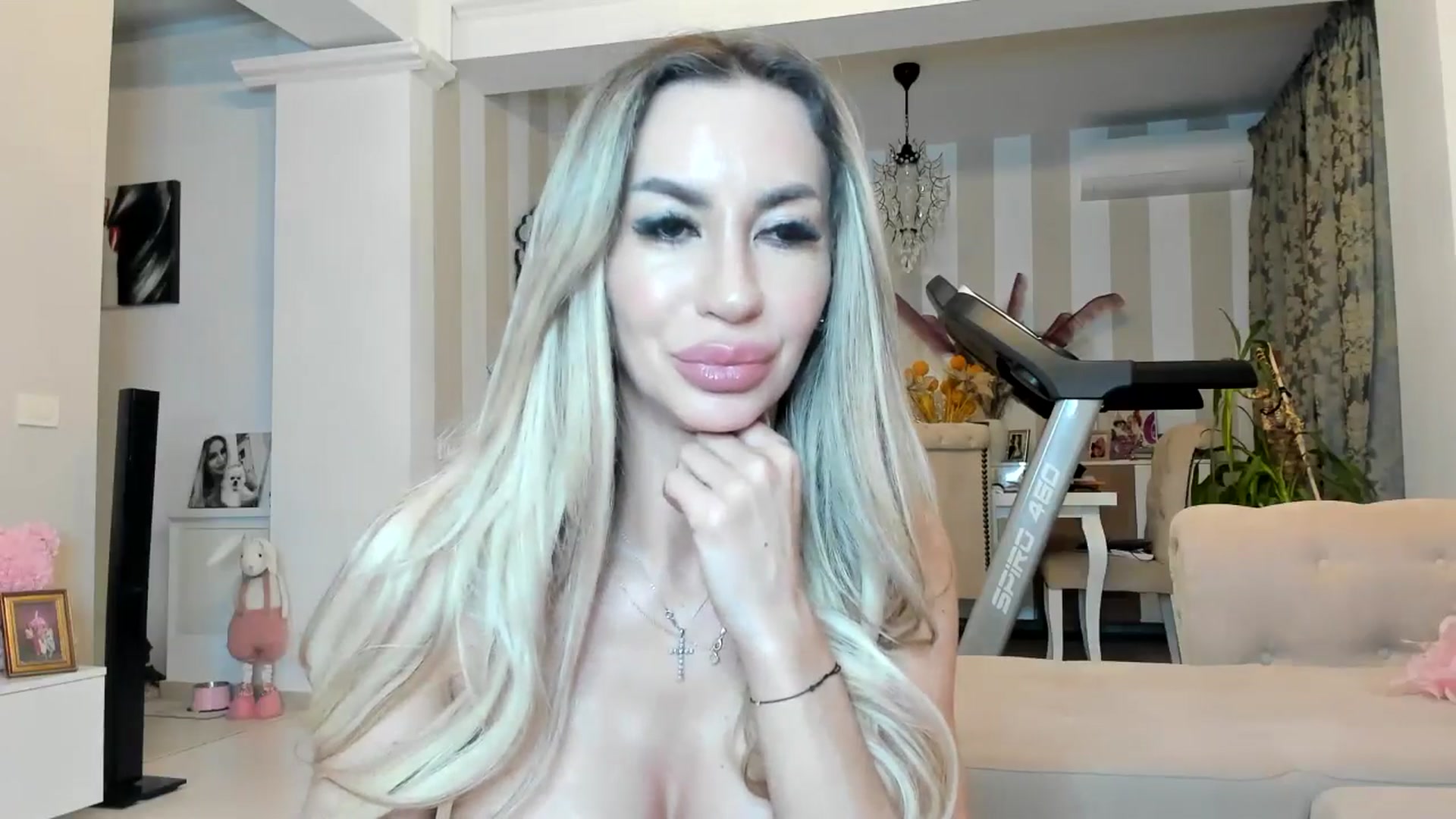 Gallery image thumbnail from Missy_alena's myfreecams stream on, 04/22/2026, 24:01 image 17 of 20