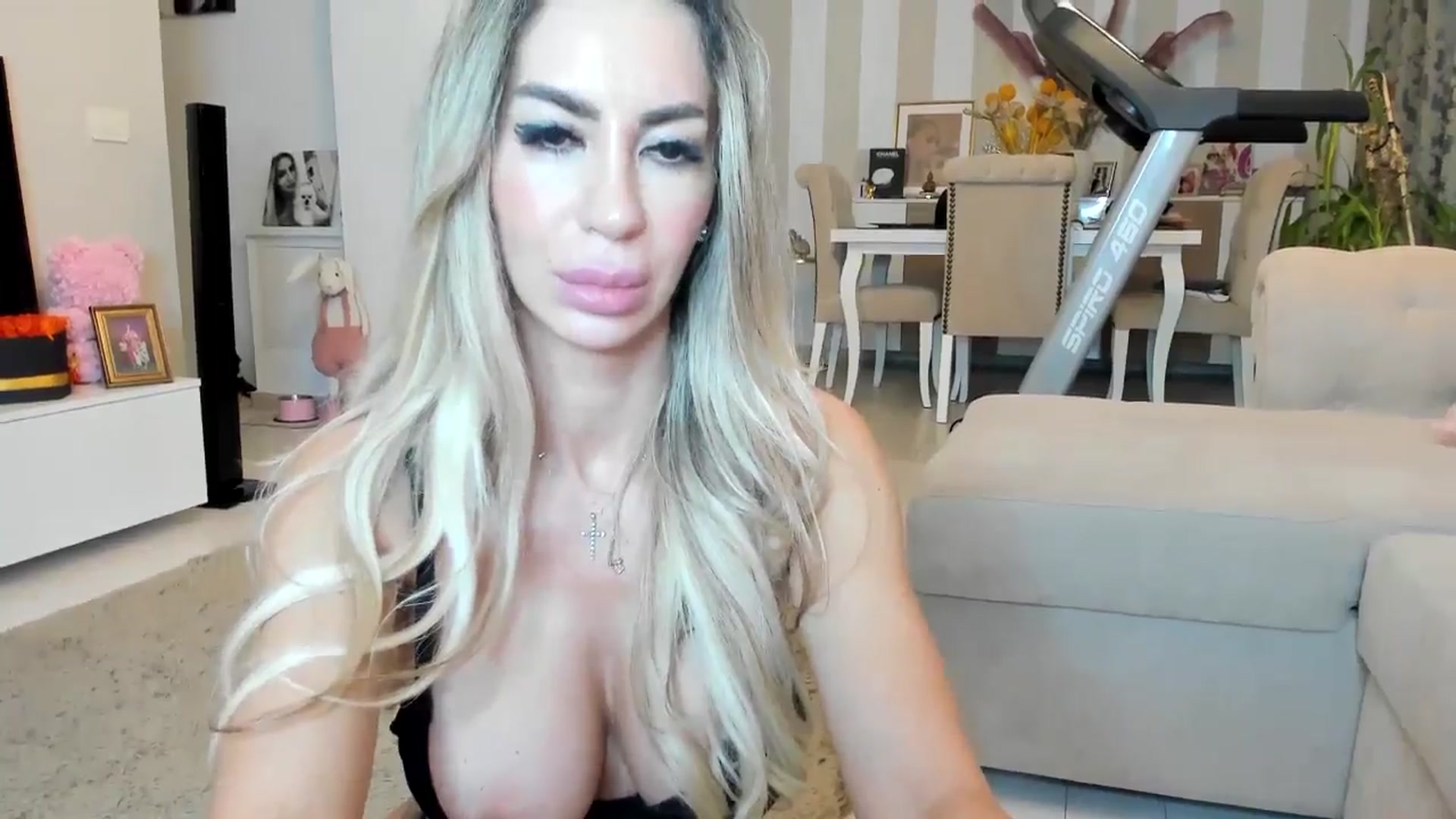 Gallery image thumbnail from Missy_alena's myfreecams stream on, 04/24/2026, 01:43 image 4 of 20