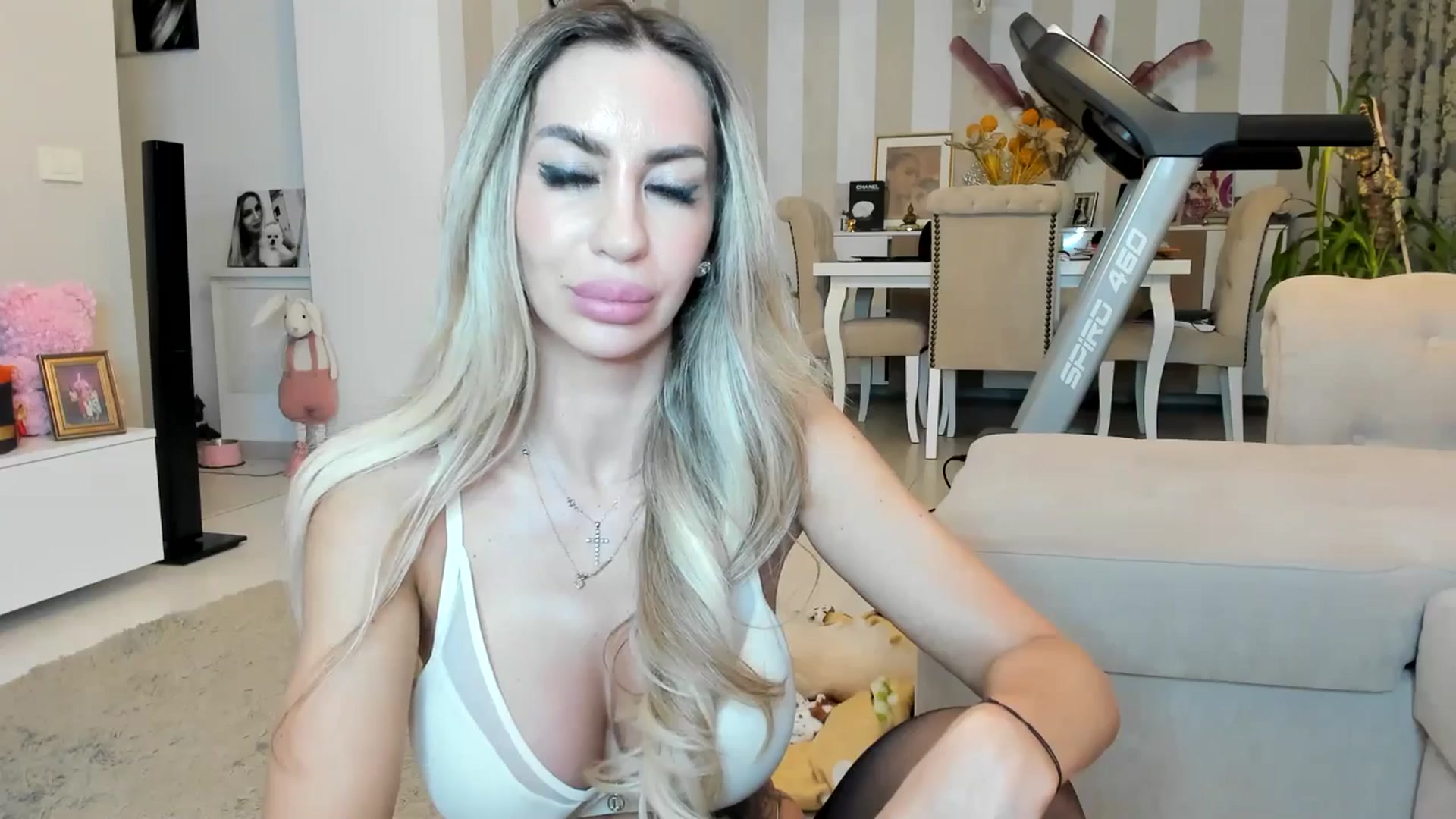 Gallery image thumbnail from Missy_alena's myfreecams stream on, 04/26/2026, 02:09 image 19 of 20