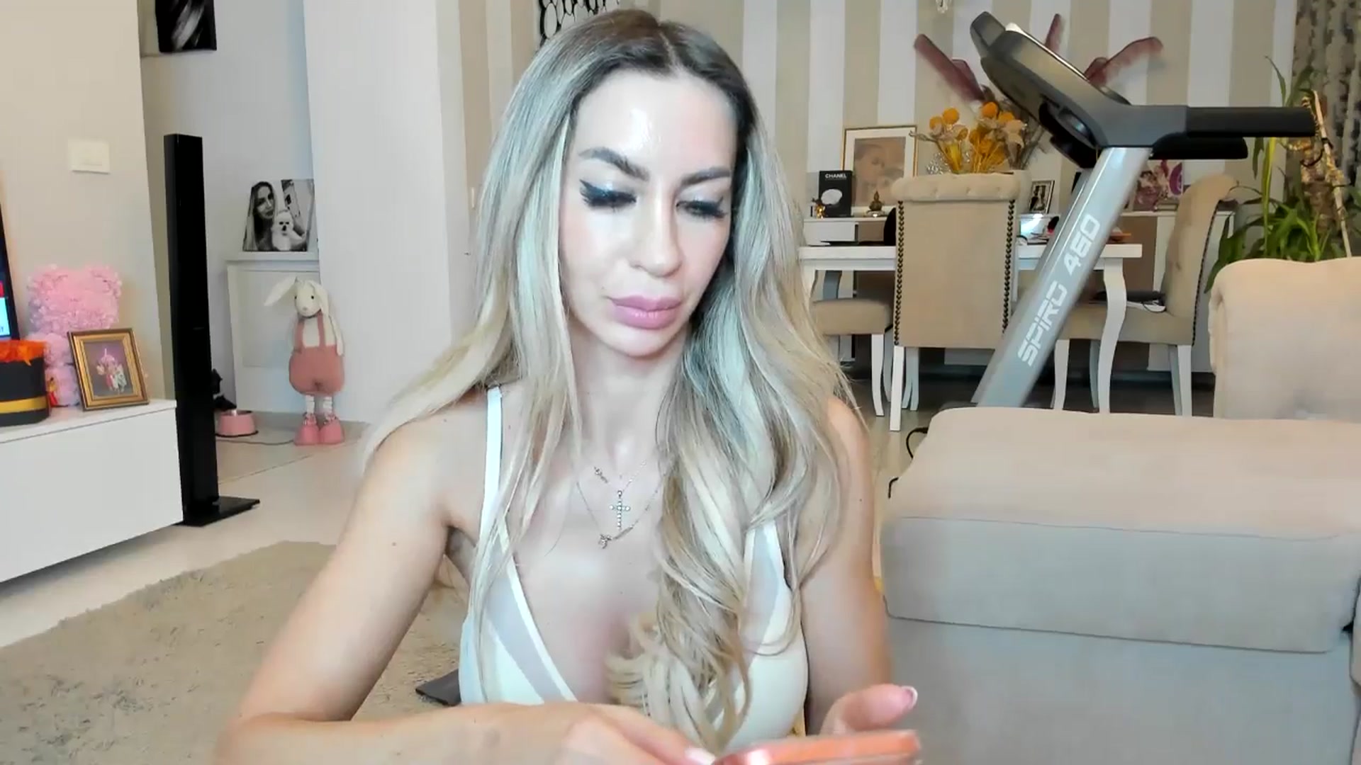 Gallery image thumbnail from Missy_alena's myfreecams stream on, 04/26/2026, 02:09 image 18 of 20