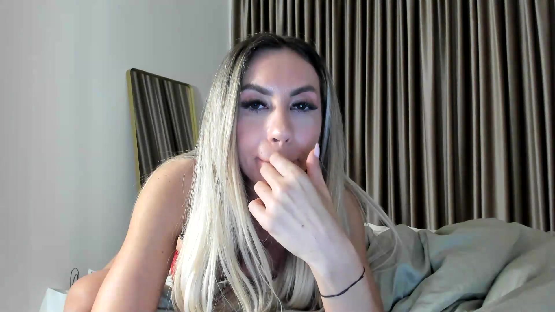 Gallery image thumbnail from Missy_alena's myfreecams stream on, 05/15/2026, 01:53 image 15 of 20