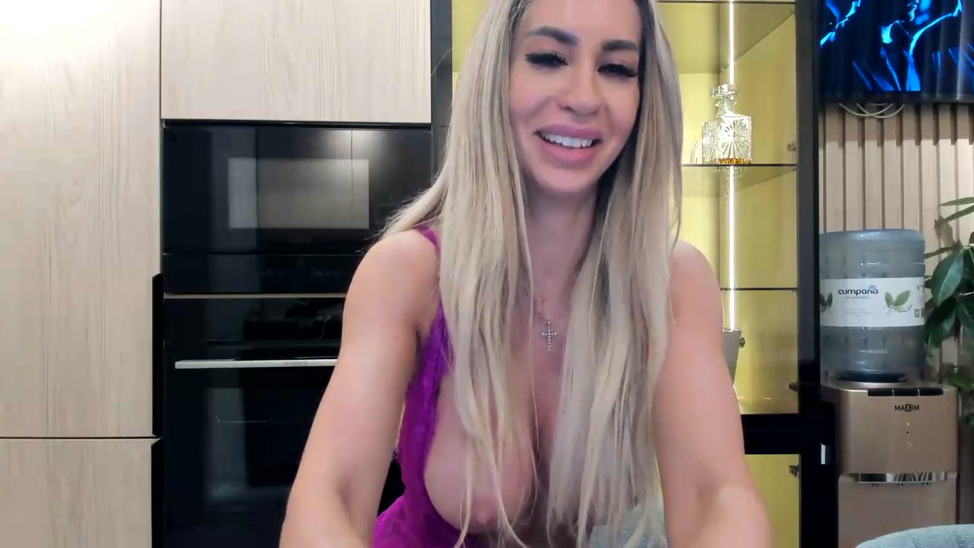 Gallery image thumbnail from Missy_alena's myfreecams stream on, 05/21/2026, 01:34 image 20 of 20