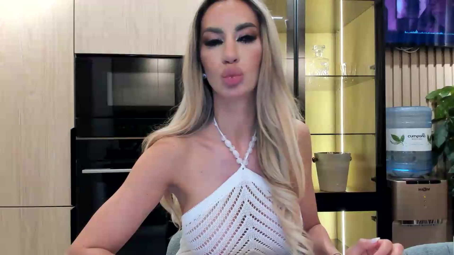 Gallery image thumbnail from Missy_alena's myfreecams stream on, 06/27/2026, 22:07 image 17 of 20