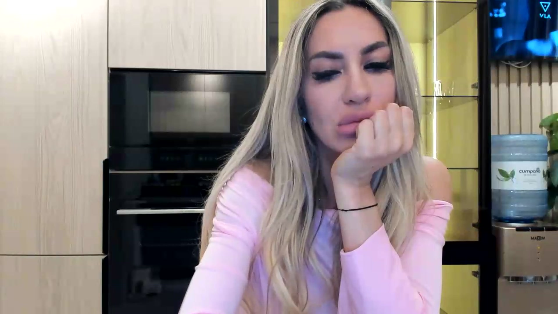 Gallery image thumbnail from Missy_alena's myfreecams stream on, 06/28/2026, 21:08 image 9 of 20