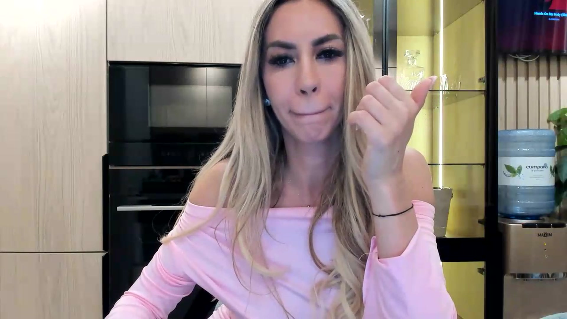 Gallery image thumbnail from Missy_alena's myfreecams stream on, 06/28/2026, 21:08 image 4 of 20
