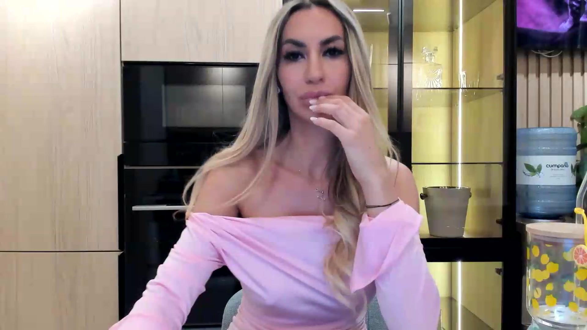 Gallery image thumbnail from Missy_alena's myfreecams stream on, 06/29/2026, 24:03 image 9 of 20