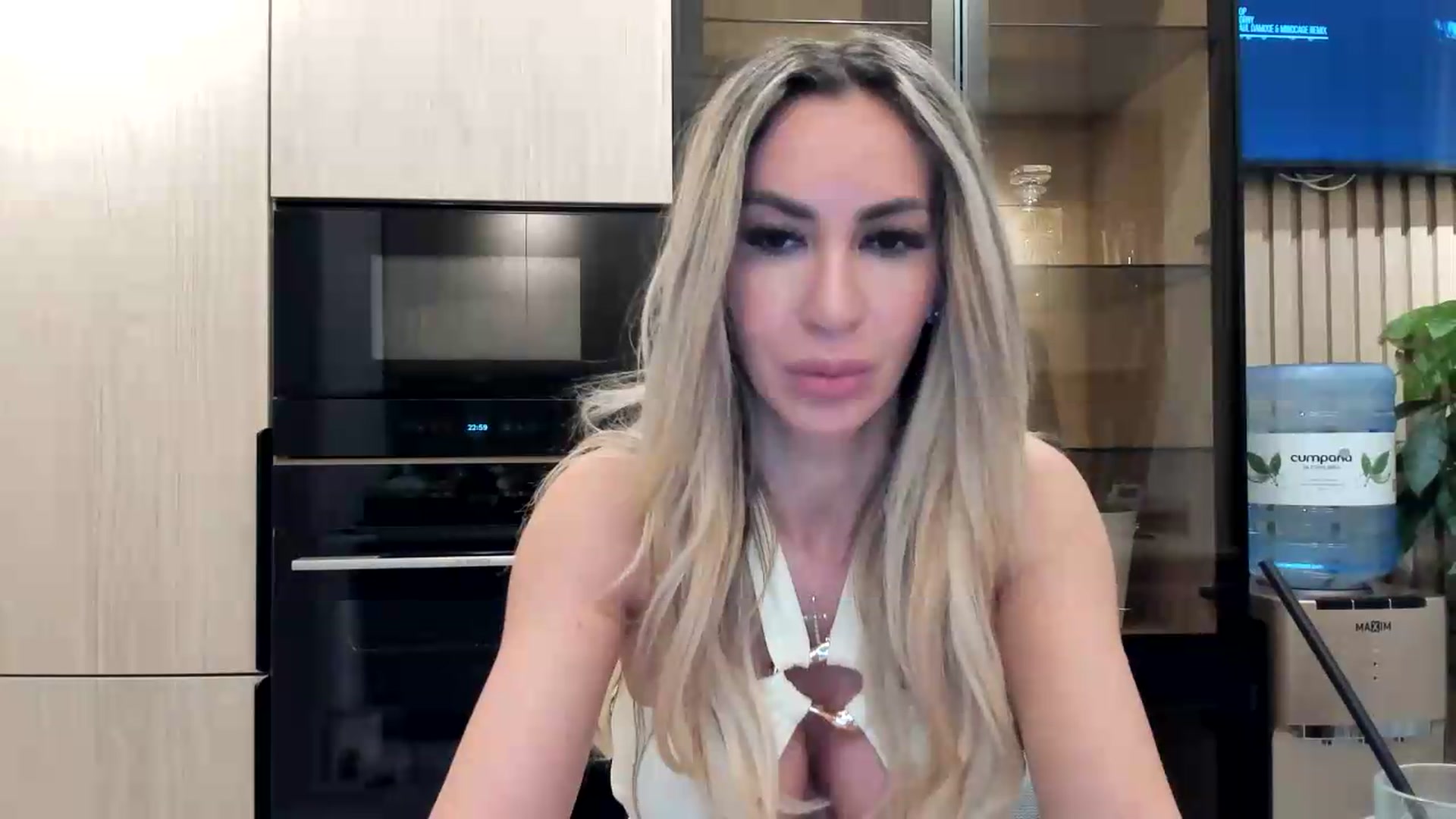 Gallery image thumbnail from Missy_alena's myfreecams stream on, 06/30/2026, 17:44 image 4 of 20