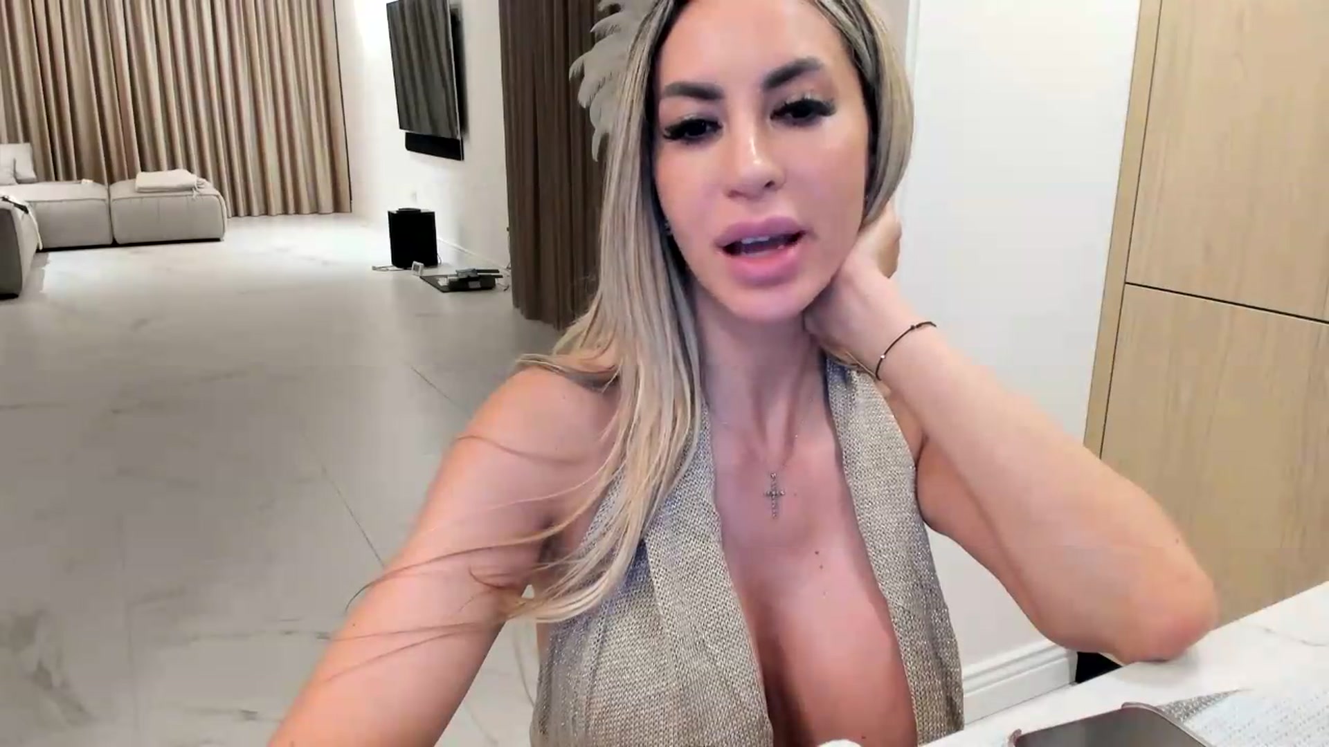 Gallery image thumbnail from Missy_alena's myfreecams stream on, 07/01/2026, 22:39 image 3 of 20