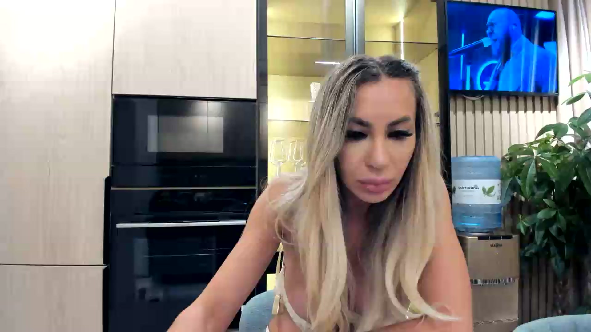 Gallery image thumbnail from Missy_alena's myfreecams stream on, 08/11/2026, 24:24 image 11 of 20