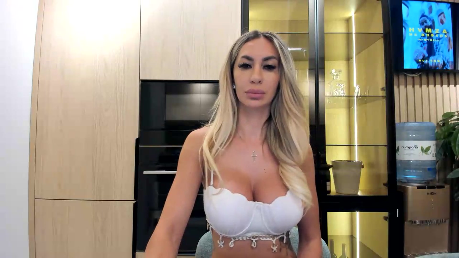 Gallery image thumbnail from Missy_alena's myfreecams stream on, 08/12/2026, 24:02 image 2 of 20
