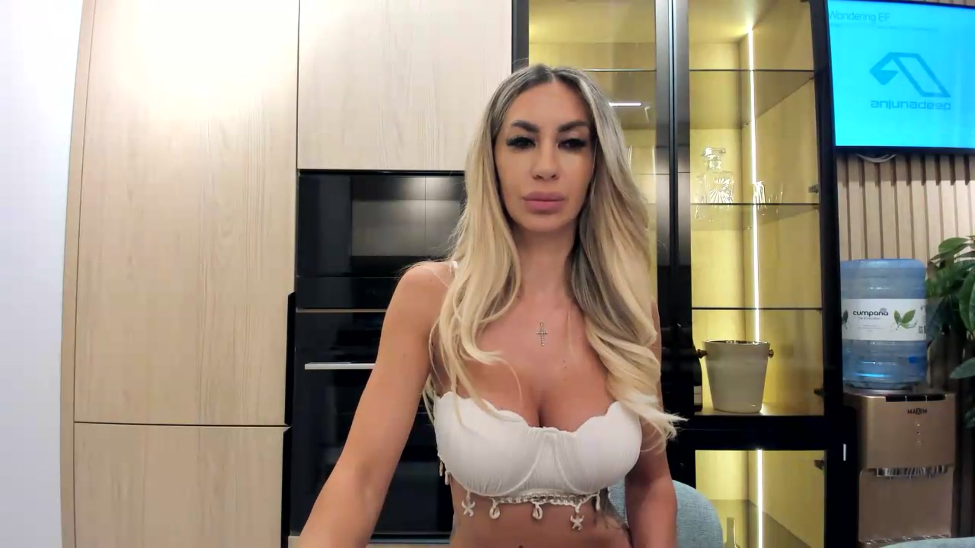 Gallery image thumbnail from Missy_alena's myfreecams stream on, 08/12/2026, 24:02 image 3 of 20