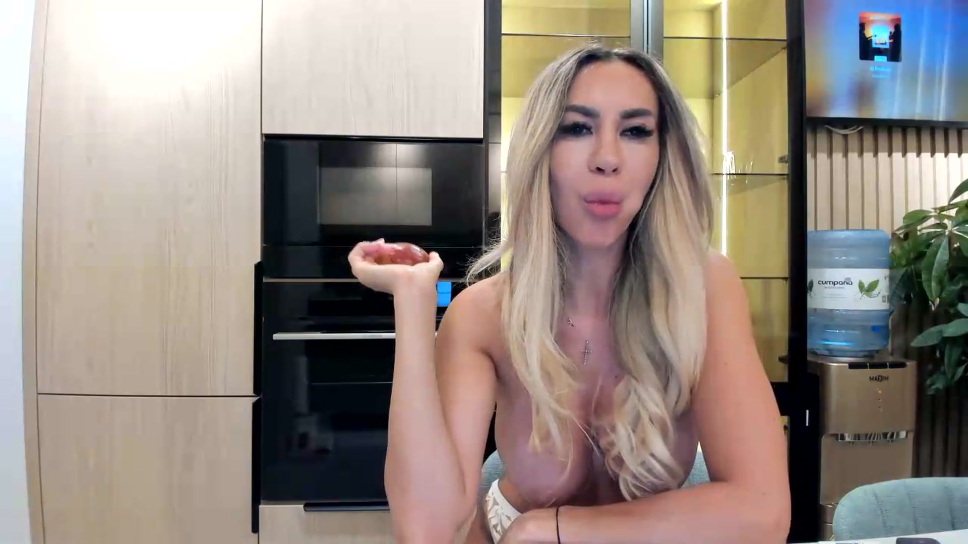 Gallery image thumbnail from Missy_alena's myfreecams stream on, 08/13/2026, 01:21 image 20 of 20