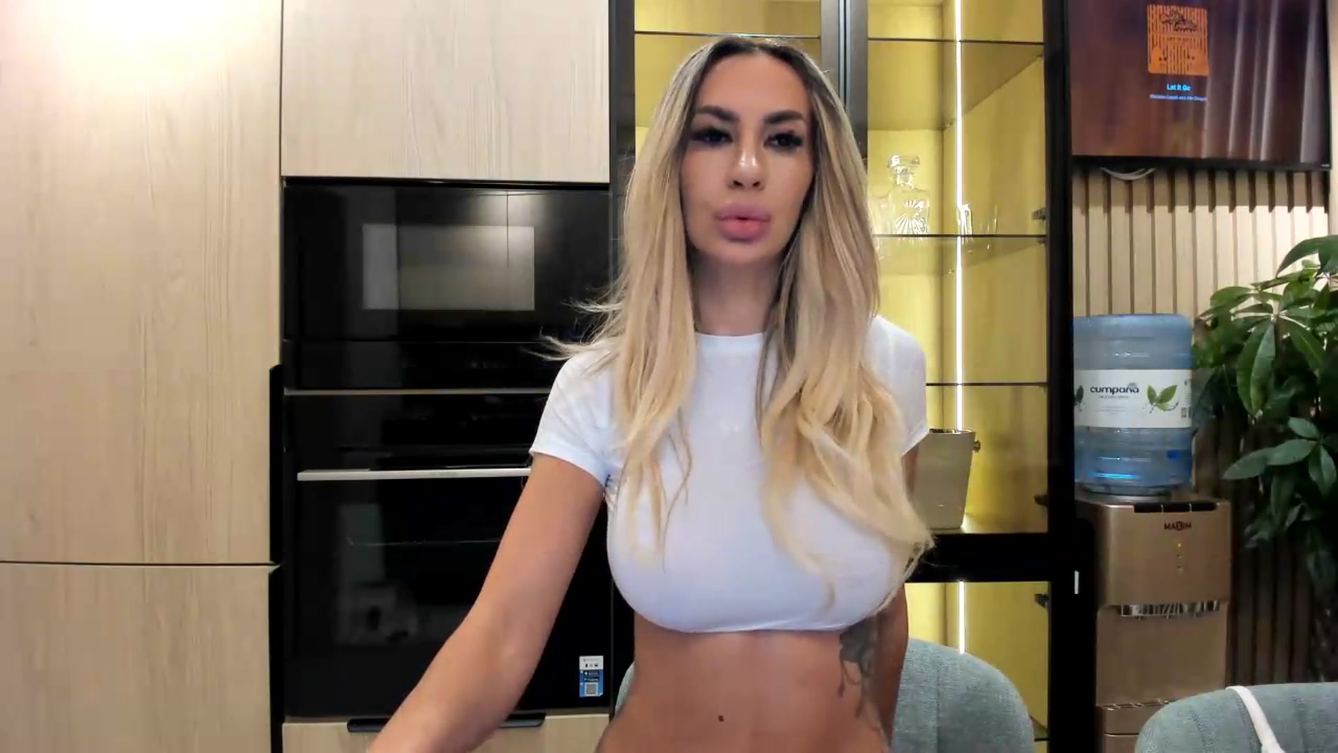 Gallery image thumbnail from Missy_alena's myfreecams stream on, 08/13/2026, 22:35 image 9 of 20