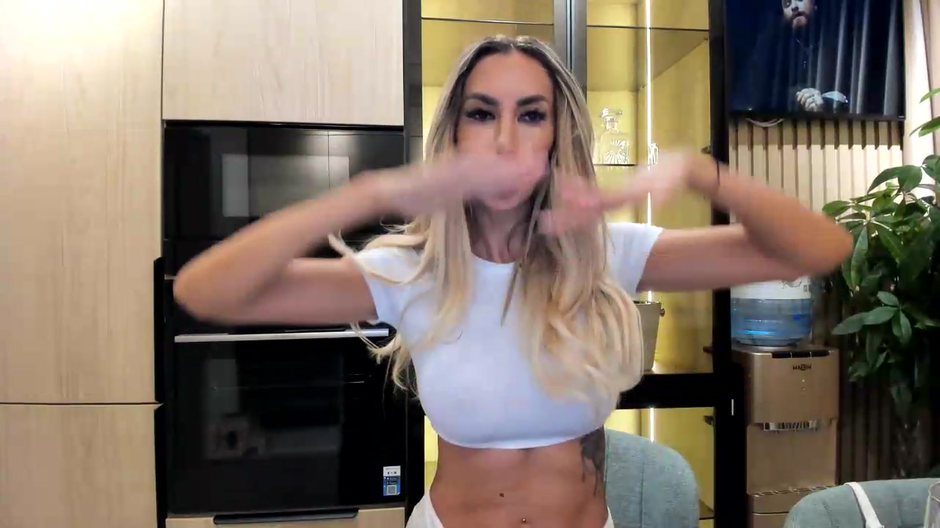 Gallery image thumbnail from Missy_alena's myfreecams stream on, 08/13/2026, 22:35 image 19 of 20