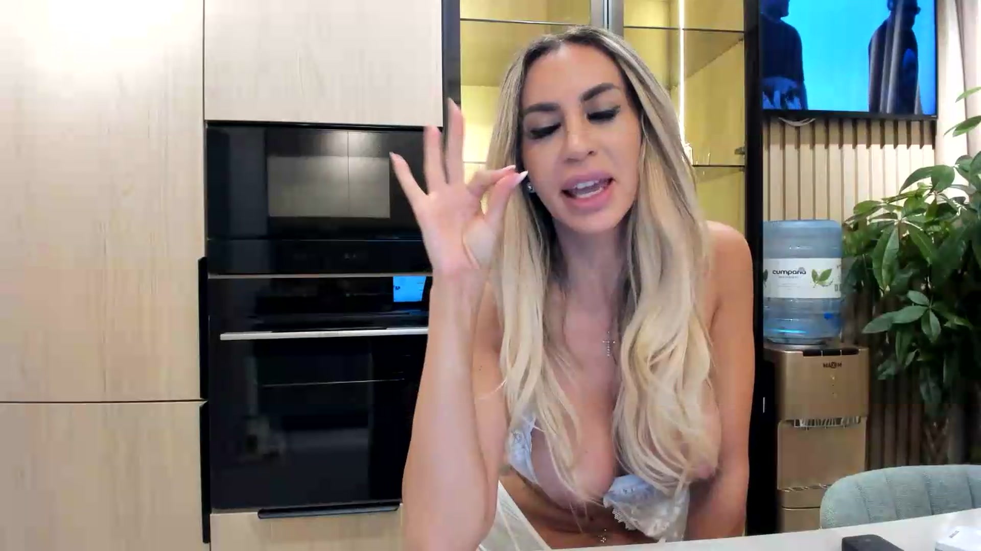 Gallery image thumbnail from Missy_alena's myfreecams stream on, 08/14/2026, 24:01 image 9 of 20
