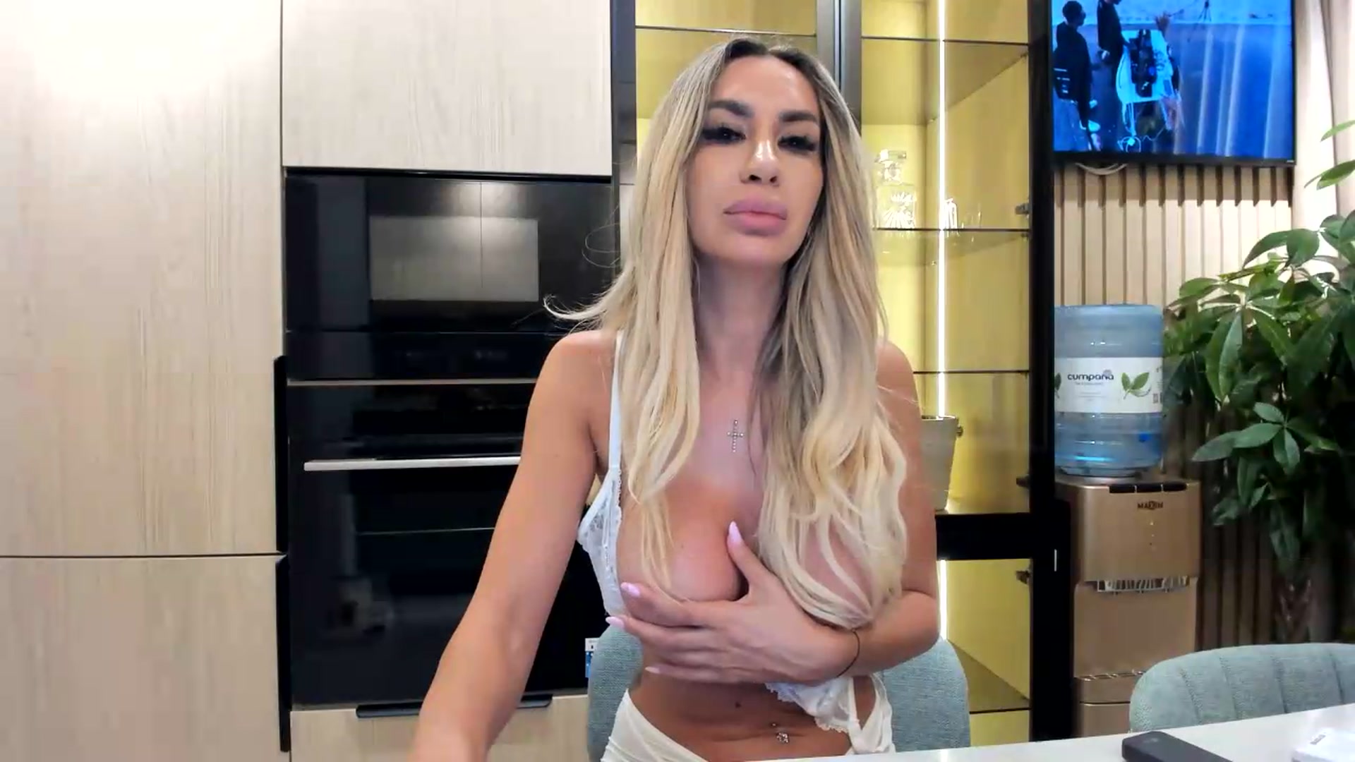 Gallery image thumbnail from Missy_alena's myfreecams stream on, 08/14/2026, 24:01 image 8 of 20