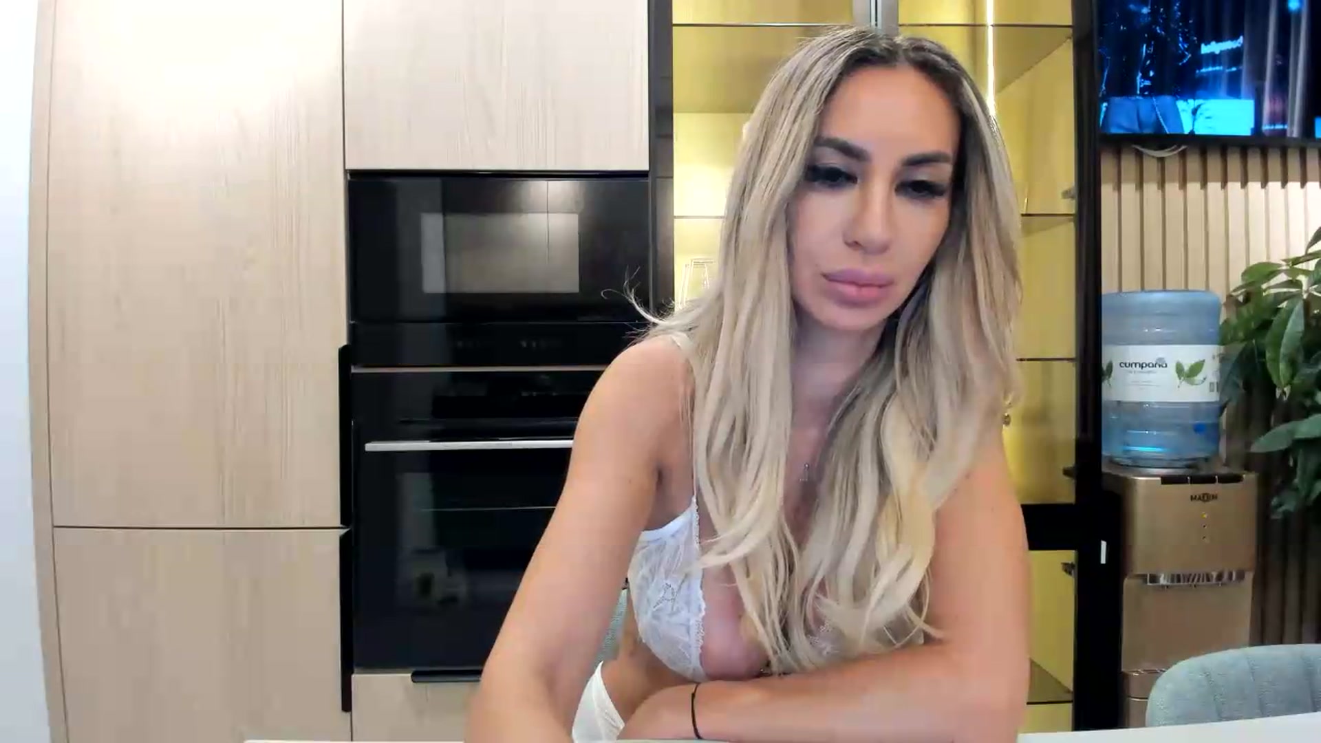 Gallery image thumbnail from Missy_alena's myfreecams stream on, 08/14/2026, 01:02 image 8 of 20