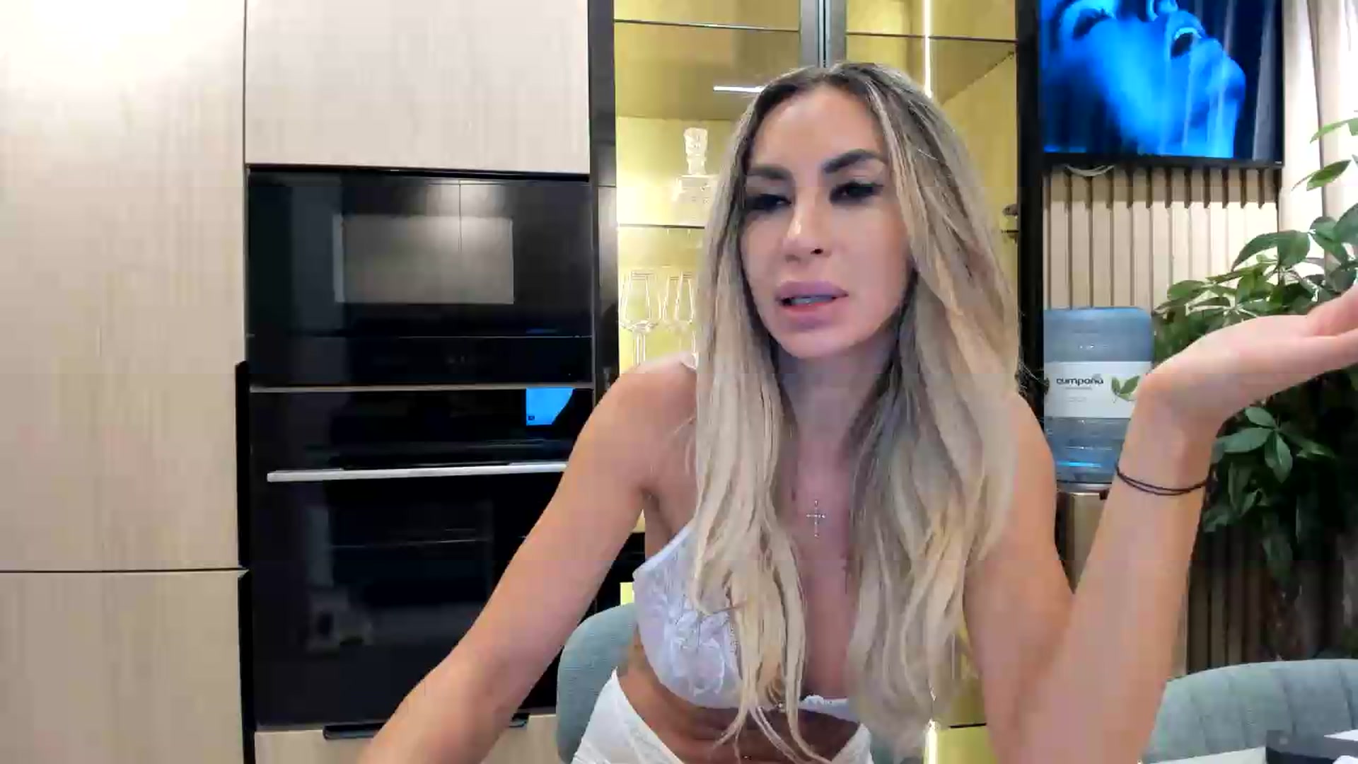 Gallery image thumbnail from Missy_alena's myfreecams stream on, 08/14/2026, 01:02 image 1 of 20