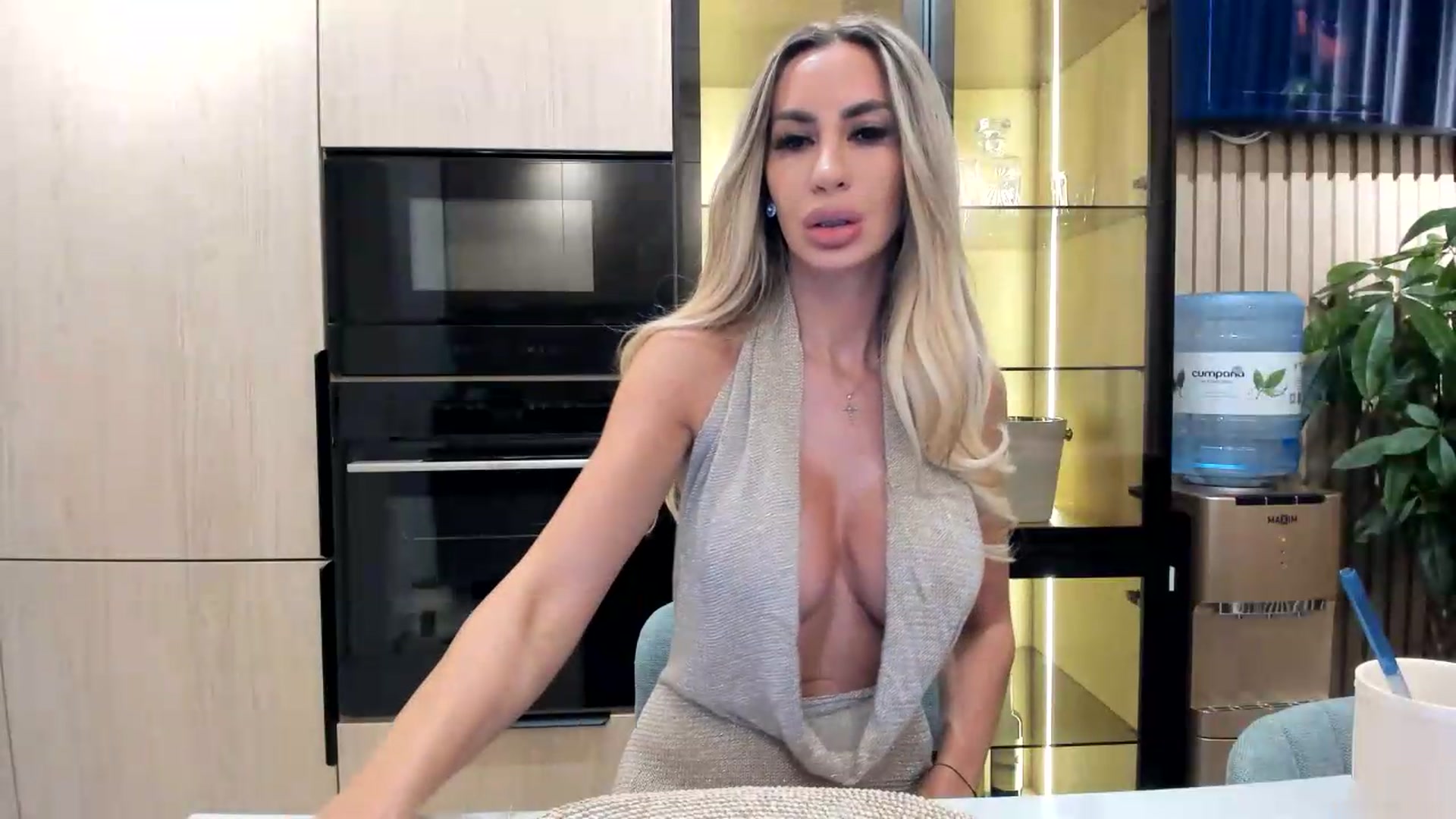Gallery image thumbnail from Missy_alena's myfreecams stream on, 08/15/2026, 22:14 image 7 of 20