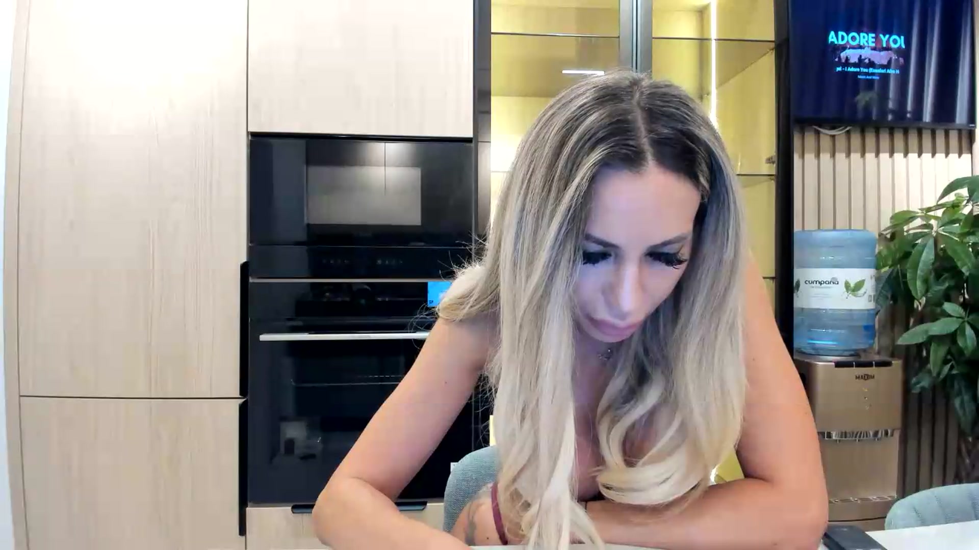Gallery image thumbnail from Missy_alena's myfreecams stream on, 08/16/2026, 22:04 image 5 of 20
