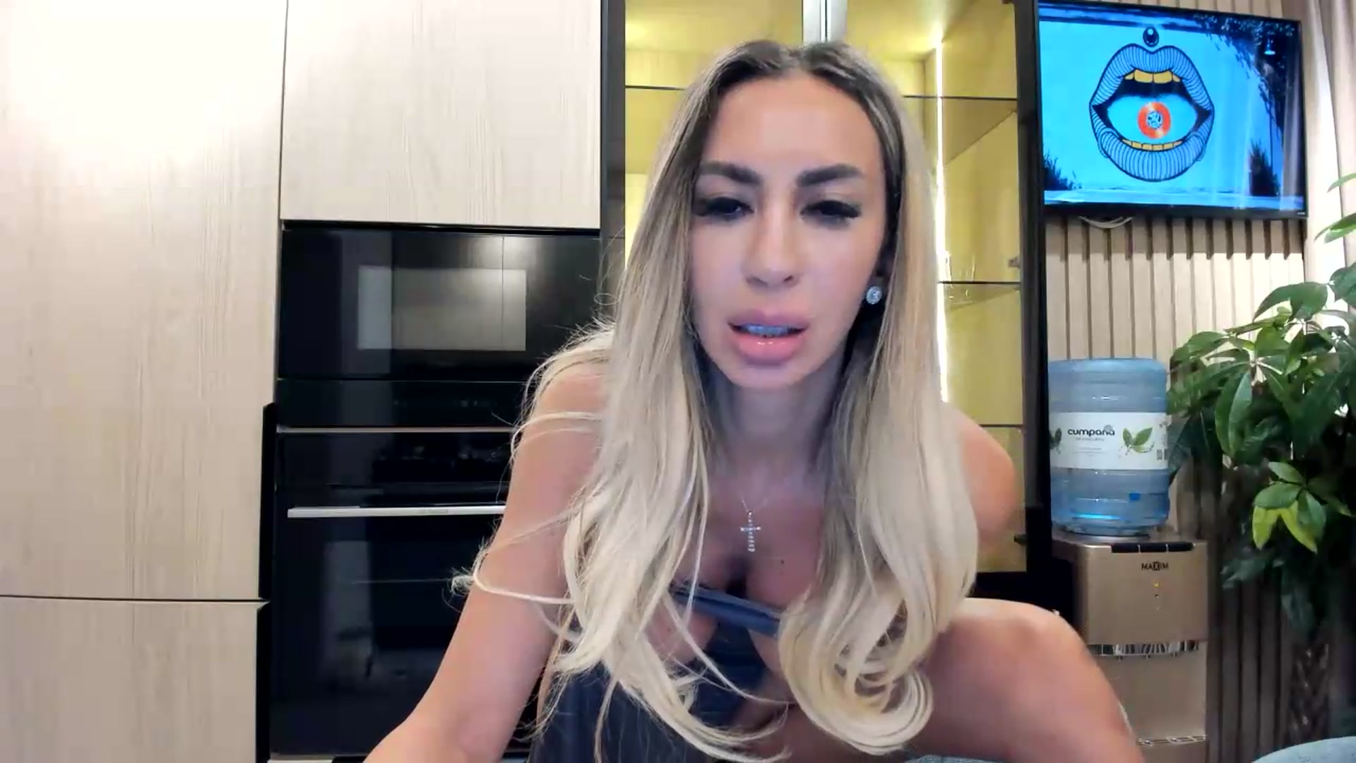 Gallery image thumbnail from Missy_alena's myfreecams stream on, 08/18/2026, 23:56 image 16 of 20