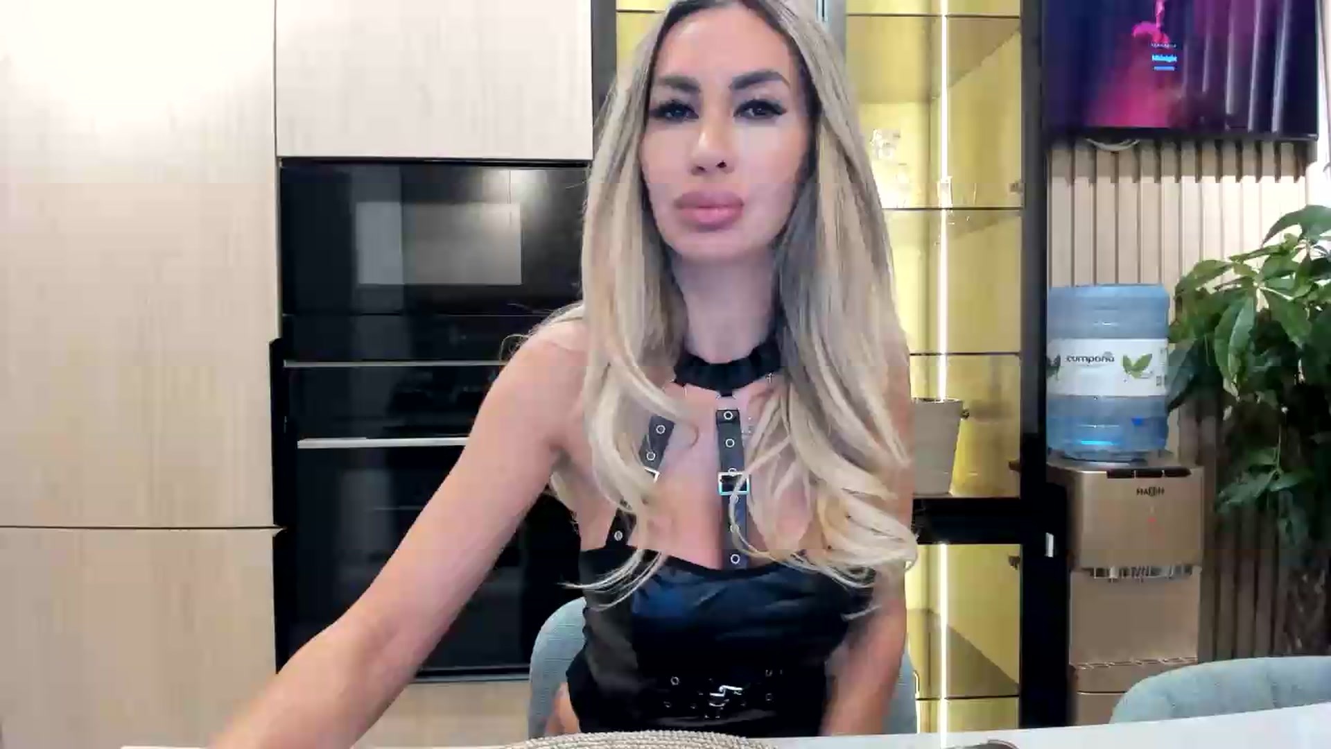 Gallery image thumbnail from Missy_alena's myfreecams stream on, 08/27/2026, 18:12 image 2 of 20