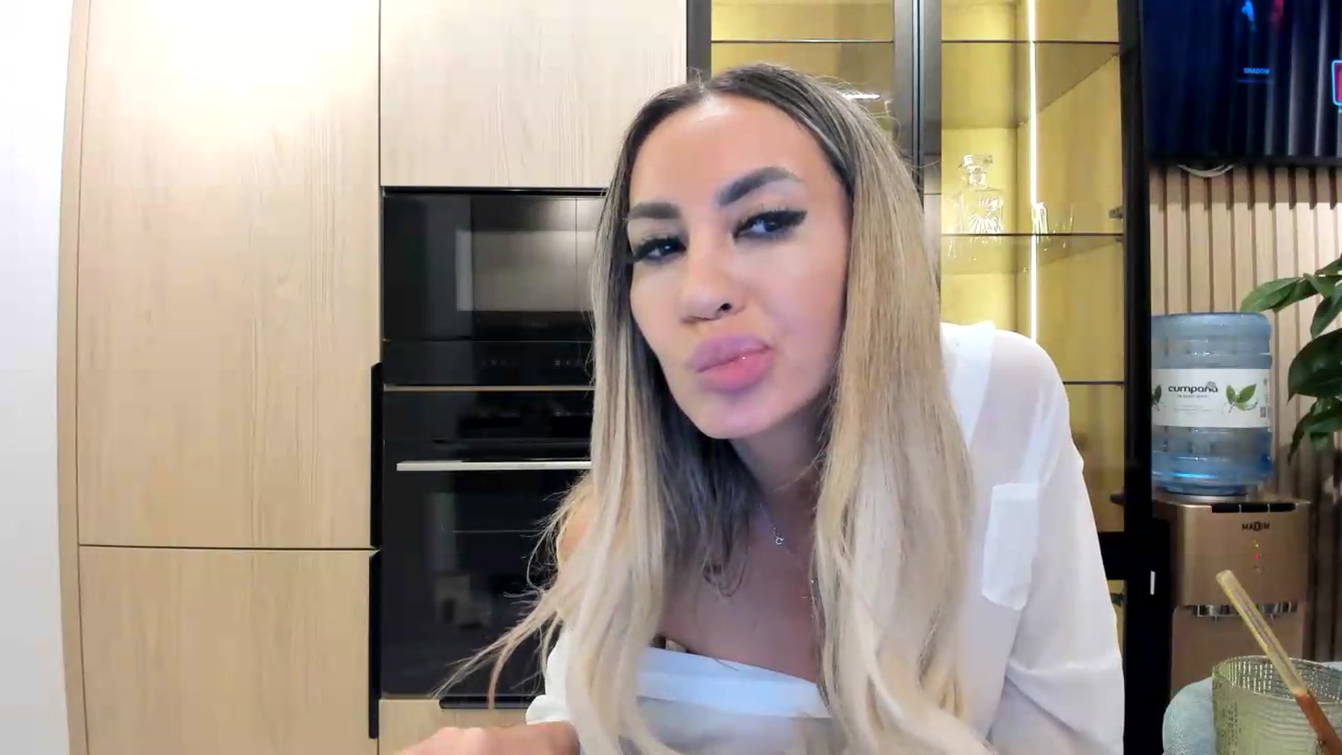 Gallery image thumbnail from Missy_alena's myfreecams stream on, 09/16/2026, 19:47 image 2 of 20