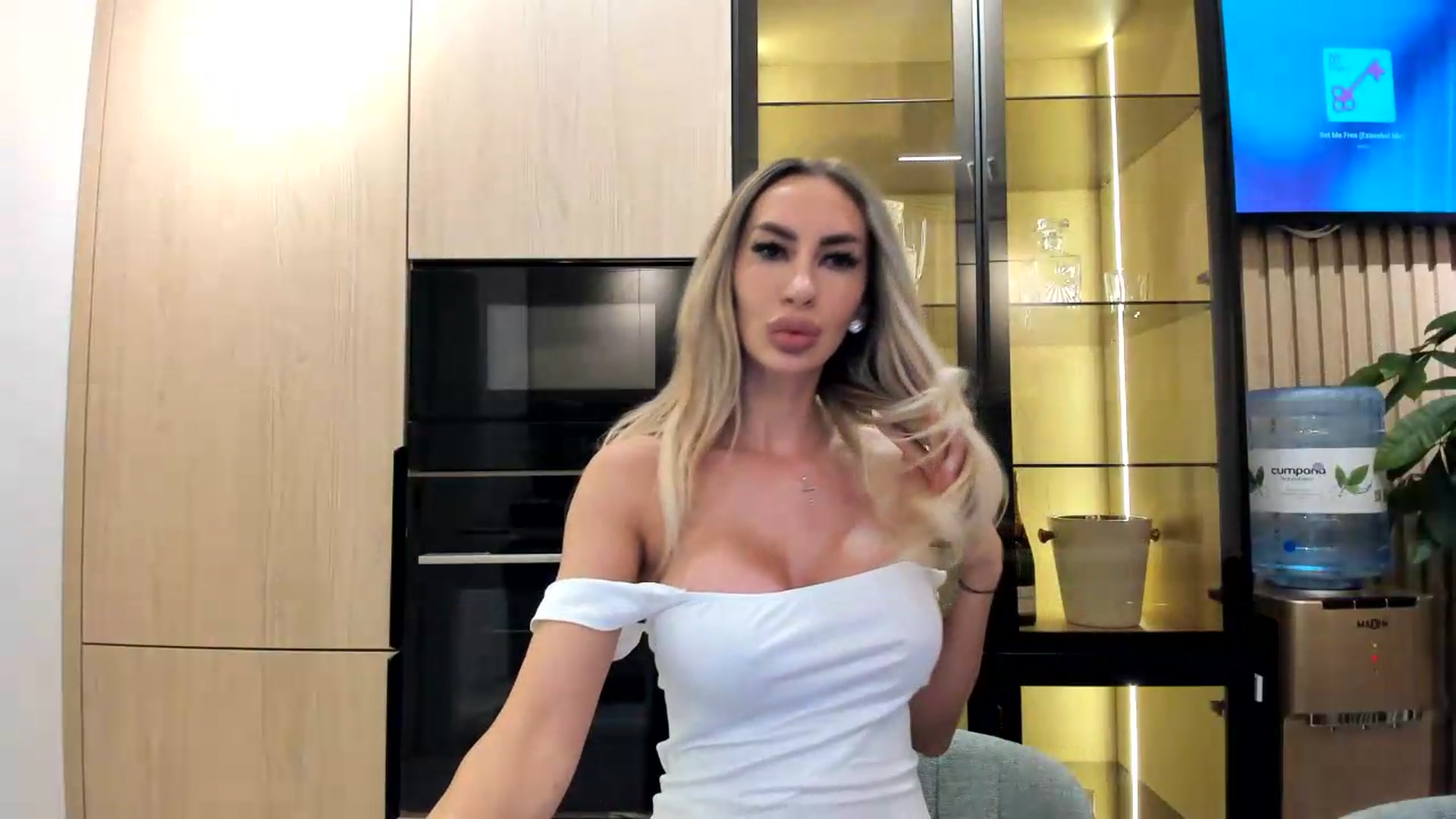 Gallery image thumbnail from Missy_alena's myfreecams stream on, 09/28/2026, 17:37 image 2 of 20