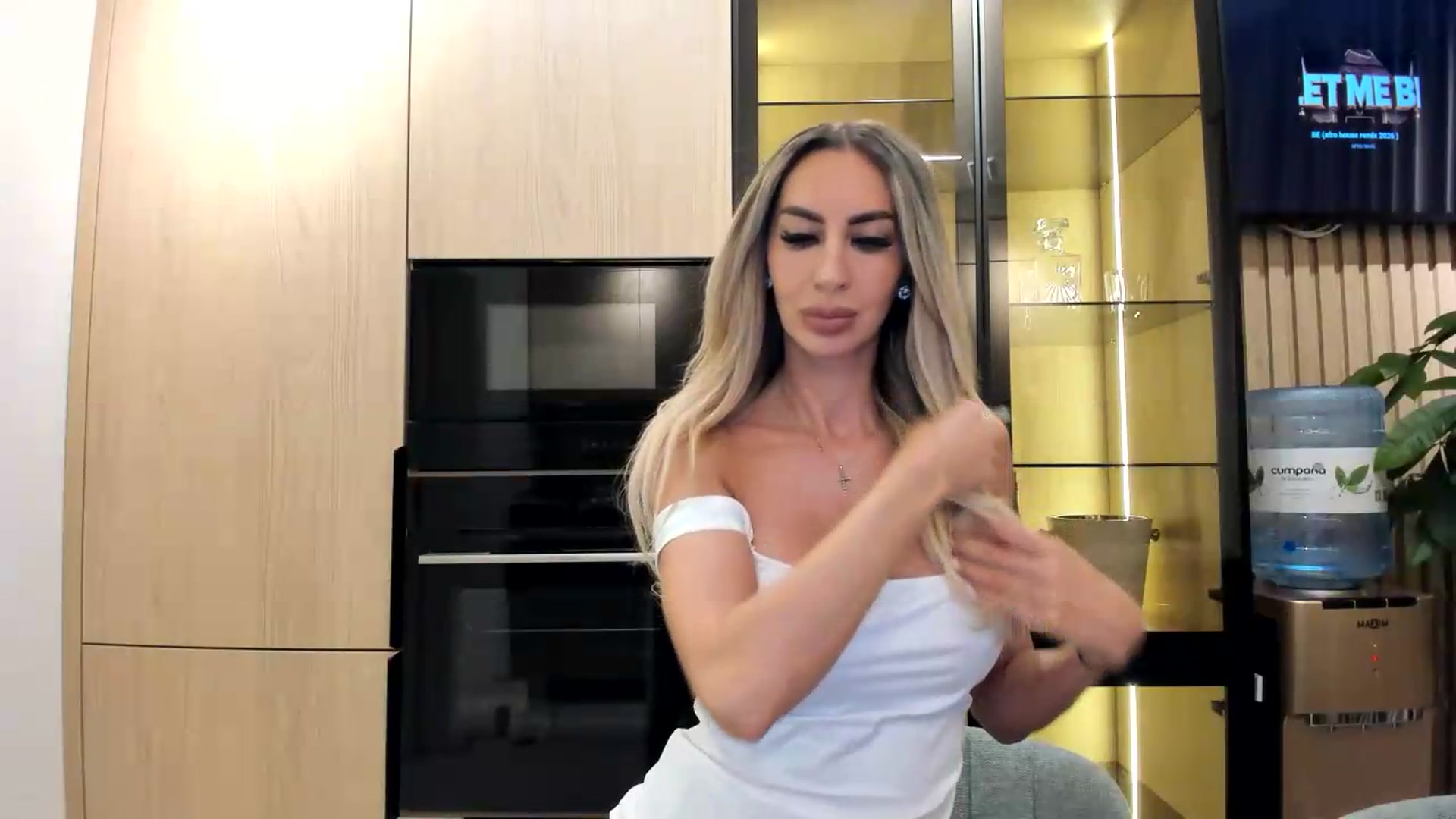 Gallery image thumbnail from Missy_alena's myfreecams stream on, 09/28/2026, 17:37 image 5 of 20