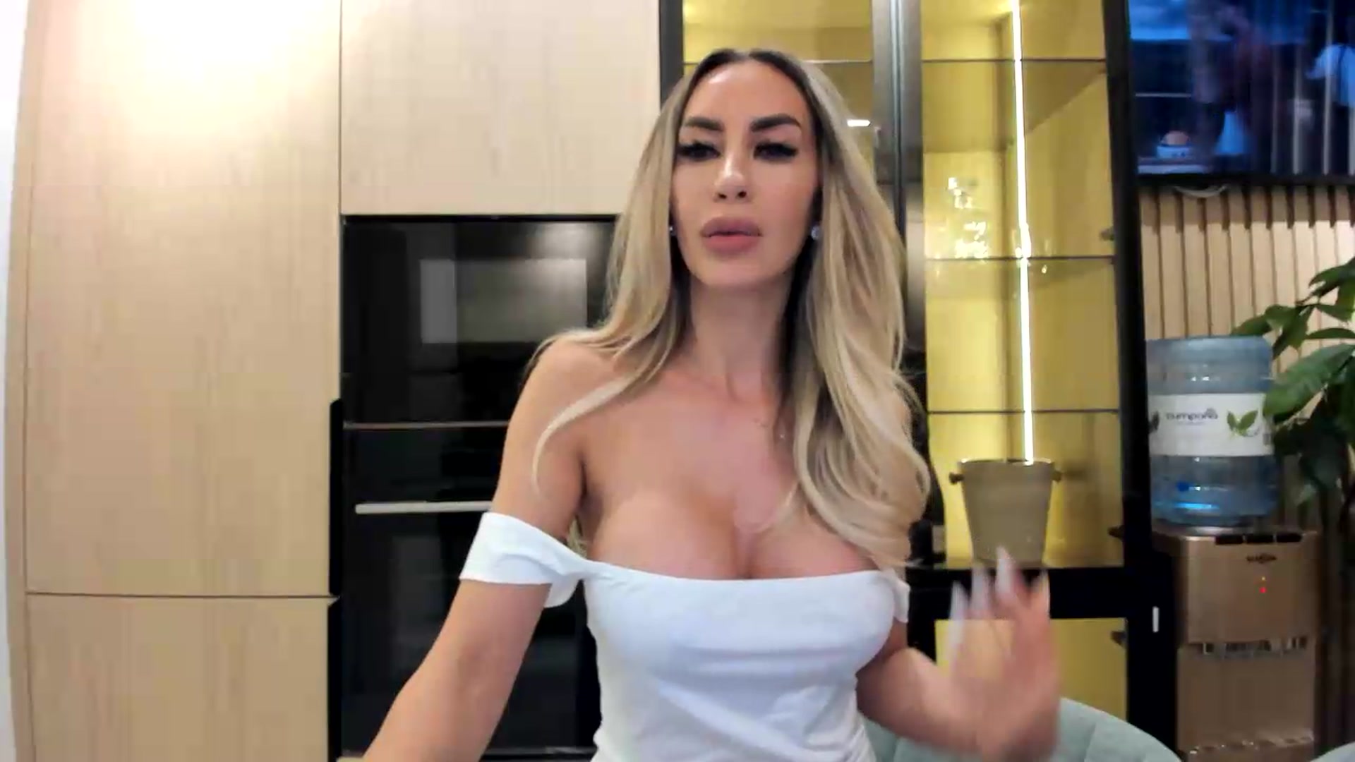 Gallery image thumbnail from Missy_alena's myfreecams stream on, 09/28/2026, 18:55 image 13 of 20