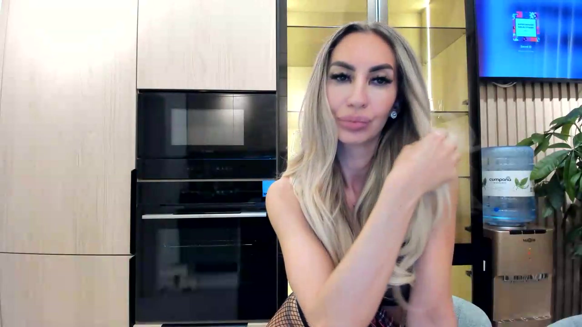 Gallery image thumbnail from Missy_alena's myfreecams stream on, 09/28/2026, 20:31 image 17 of 20