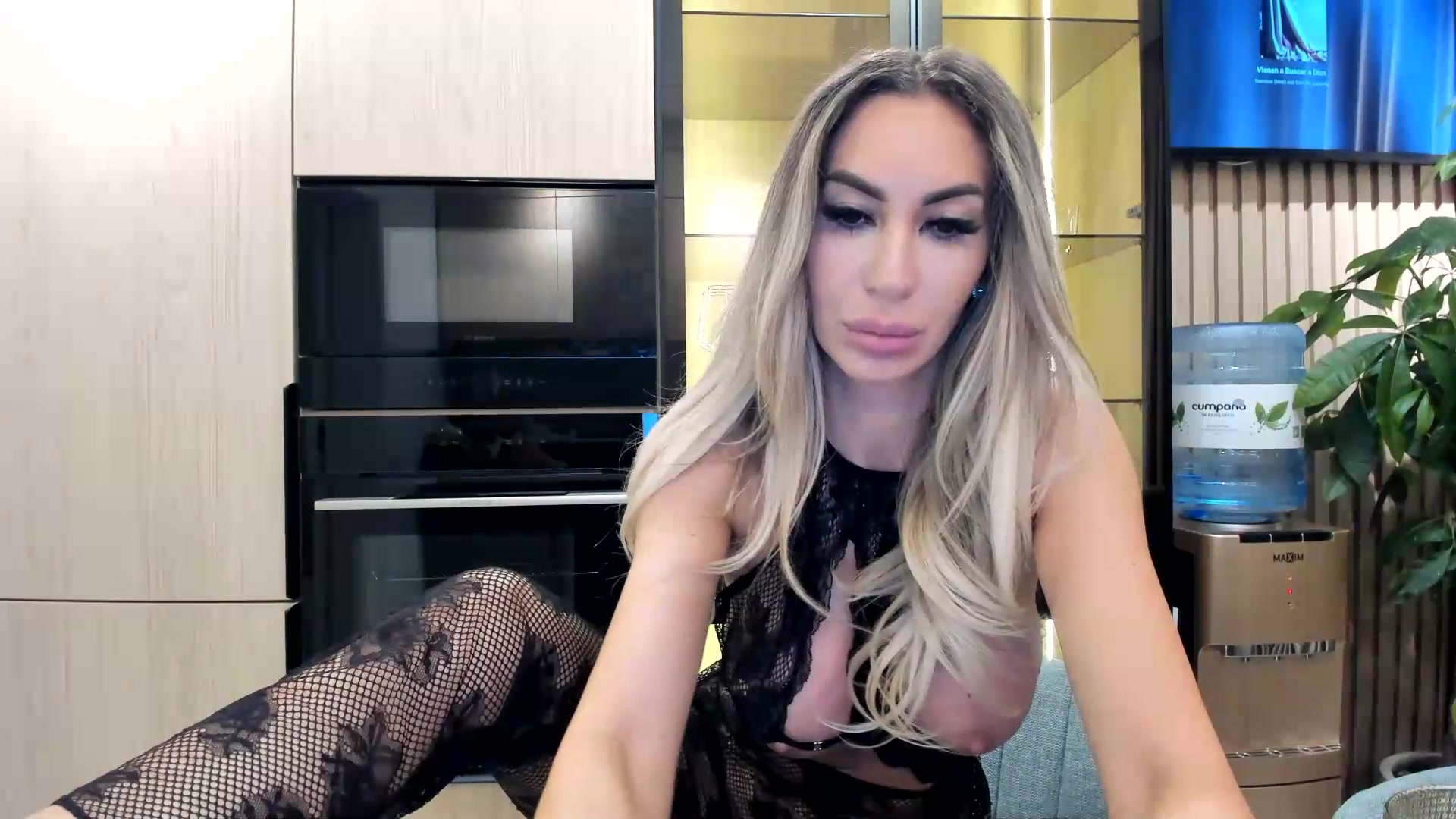 Gallery image thumbnail from Missy_alena's myfreecams stream on, 09/30/2026, 21:17 image 18 of 20
