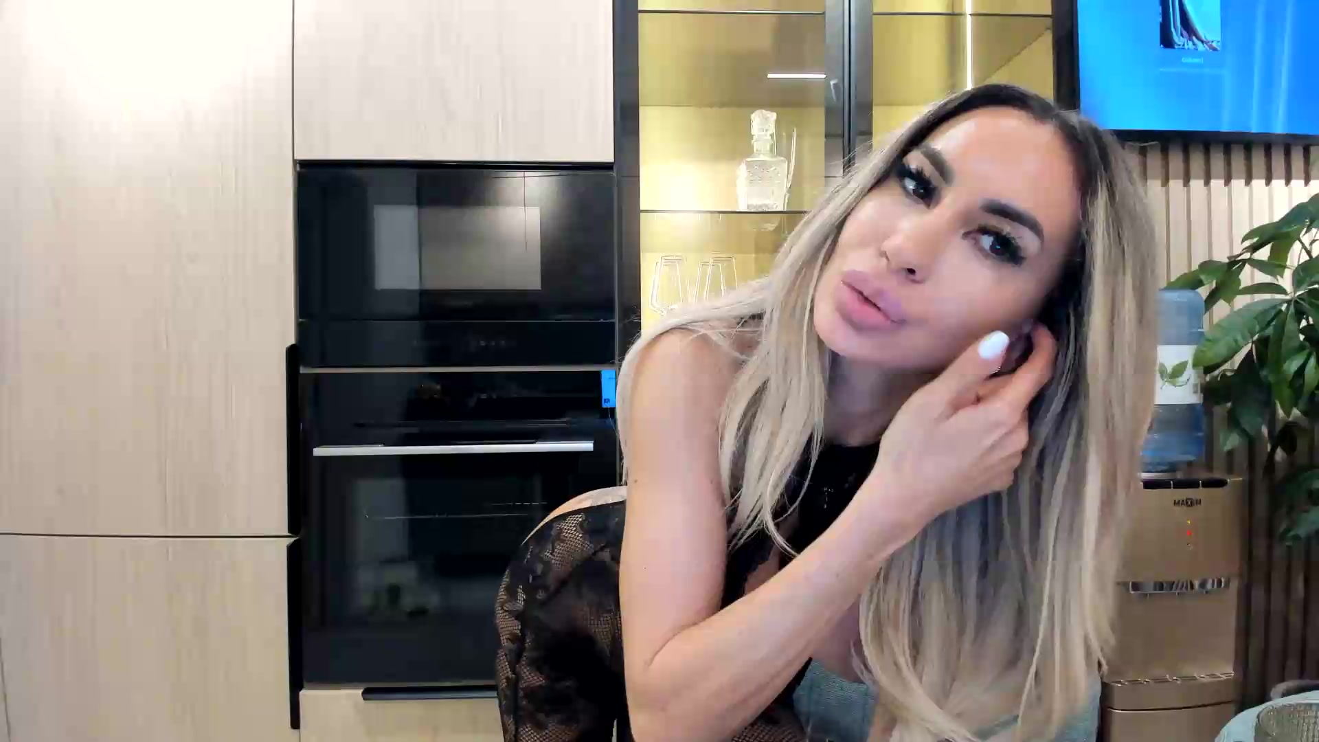 Gallery image thumbnail from Missy_alena's myfreecams stream on, 09/30/2026, 21:17 image 12 of 20