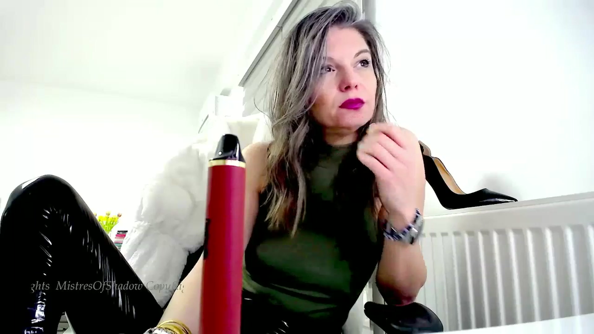Gallery image thumbnail from Mistresshadow's myfreecams stream on, 03/18/2024, 15:35 image 15 of 20
