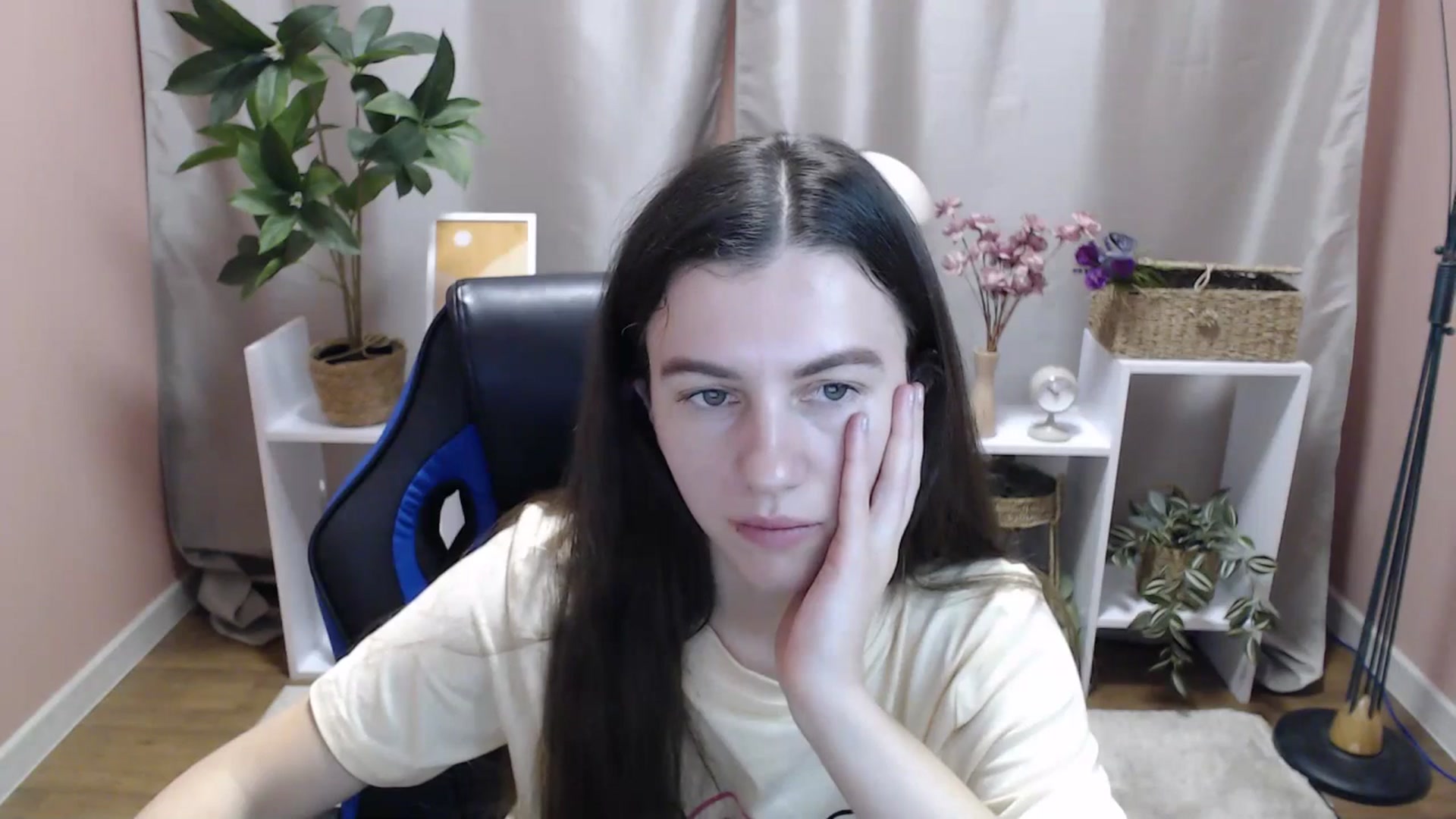 Gallery image thumbnail from MistyBree's myfreecams stream on, 04/19/2026, 10:11 image 13 of 20