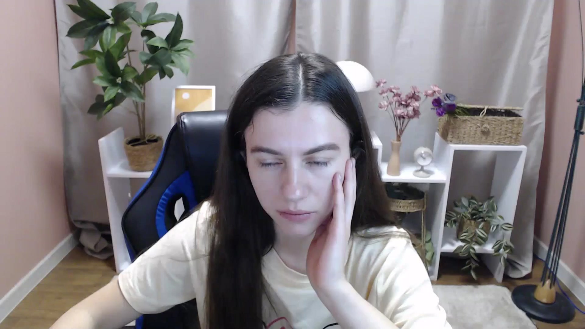 Gallery image thumbnail from MistyBree's myfreecams stream on, 04/19/2026, 10:11 image 14 of 20