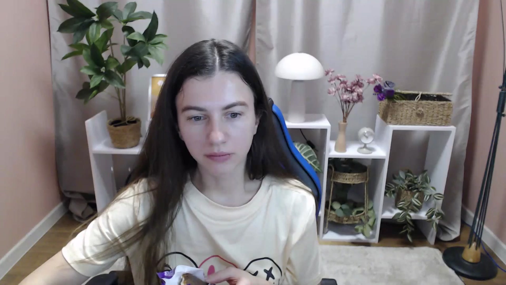 Gallery image thumbnail from MistyBree's myfreecams stream on, 04/19/2026, 10:11 image 4 of 20