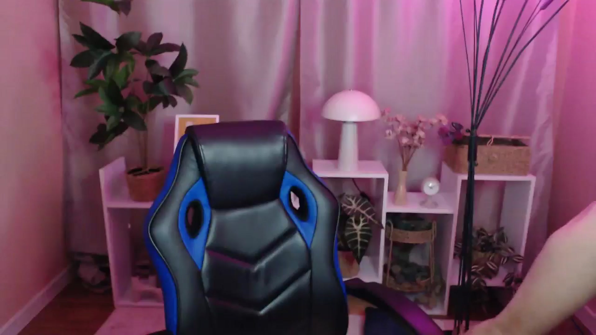 Gallery image thumbnail from MistyBree's myfreecams stream on, 04/19/2026, 10:51 image 14 of 20