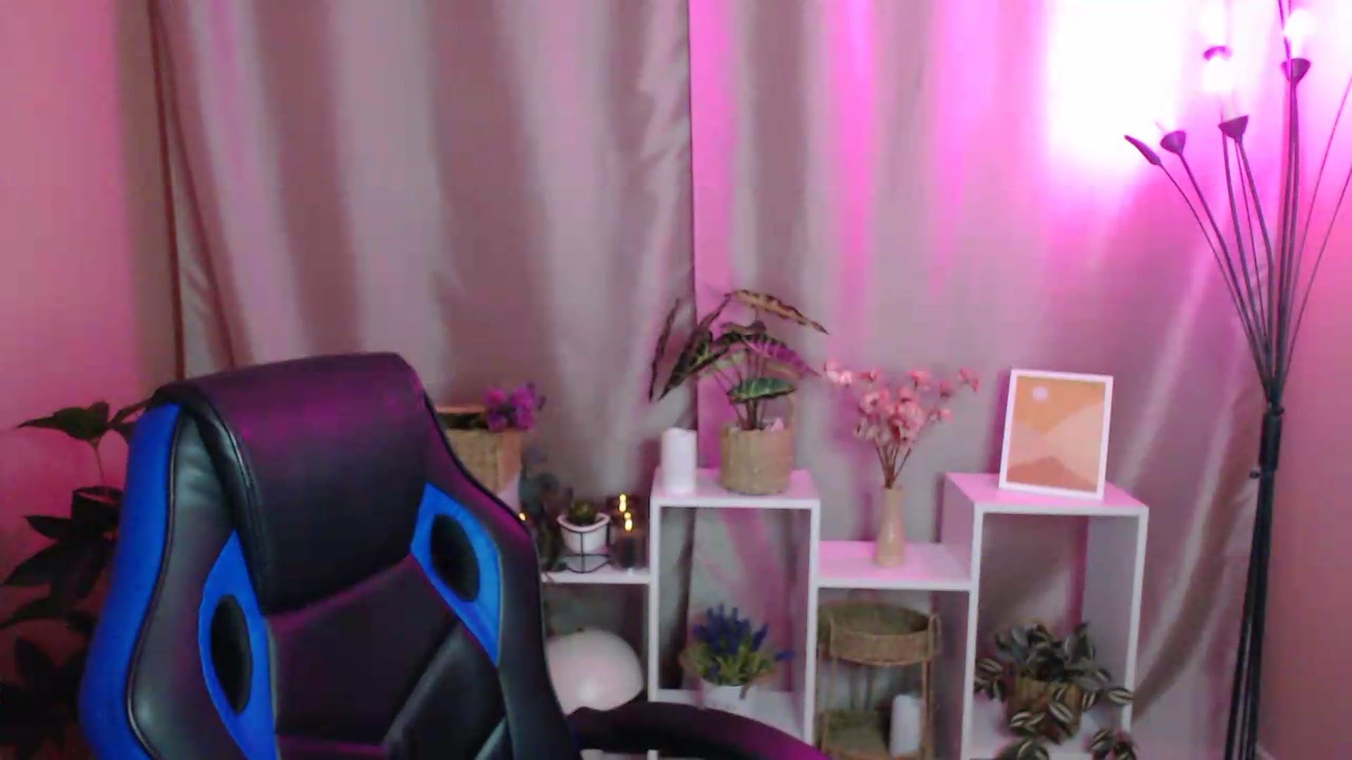 Gallery image thumbnail from MistyBree's myfreecams stream on, 05/01/2026, 11:45 image 9 of 20