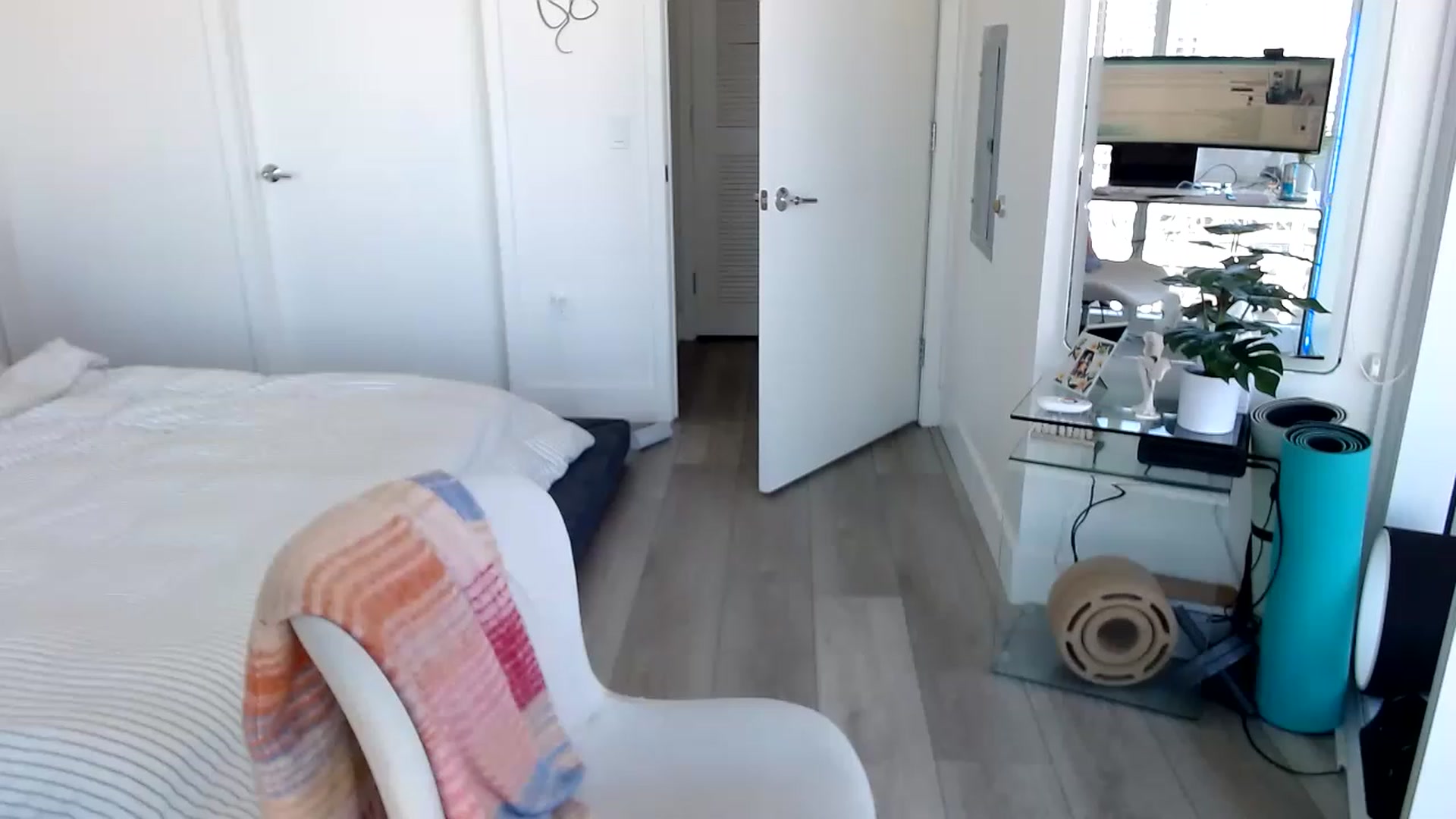Gallery image thumbnail from Miu_Minnie's myfreecams stream on, 04/21/2023, 18:28 image 12 of 20