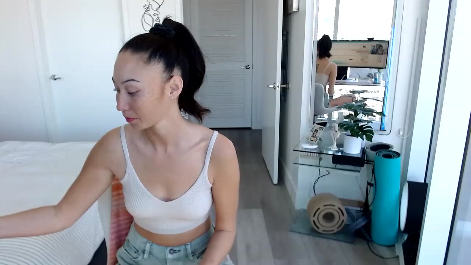 Gallery image thumbnail from Miu_Minnie's myfreecams stream on, 04/21/2023, 19:18 image 14 of 20