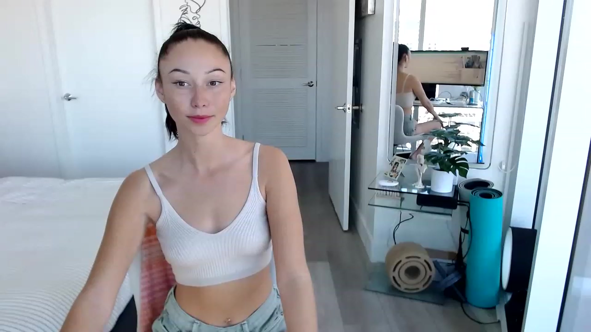 Gallery image thumbnail from Miu_Minnie's myfreecams stream on, 04/21/2023, 19:18 image 10 of 20