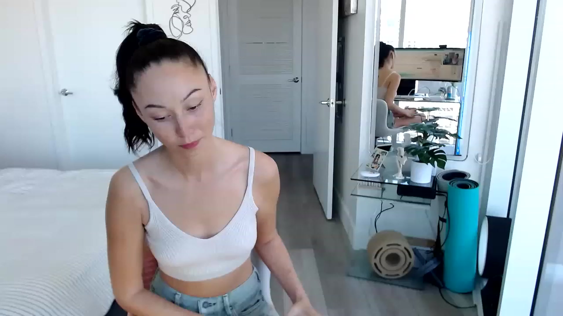 Gallery image thumbnail from Miu_Minnie's myfreecams stream on, 04/21/2023, 19:18 image 17 of 20