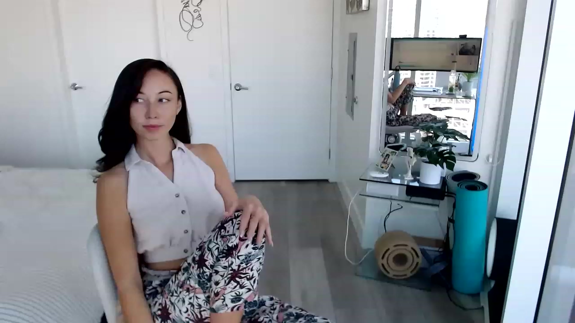 Gallery image thumbnail from Miu_Minnie's myfreecams stream on, 04/27/2023, 18:32 image 7 of 20