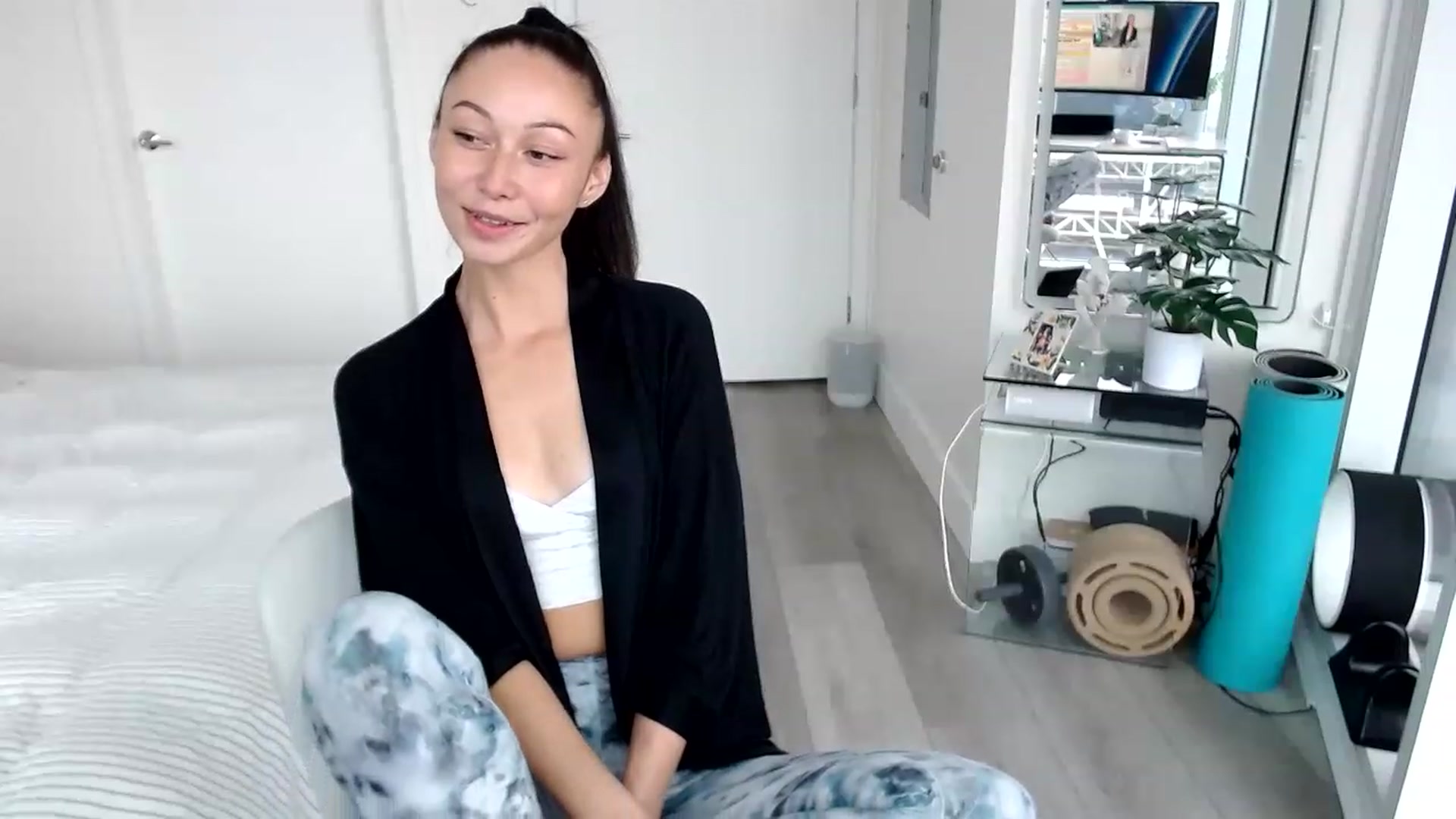 Gallery image thumbnail from Miu_Minnie's myfreecams stream on, 05/15/2023, 16:30 image 19 of 20