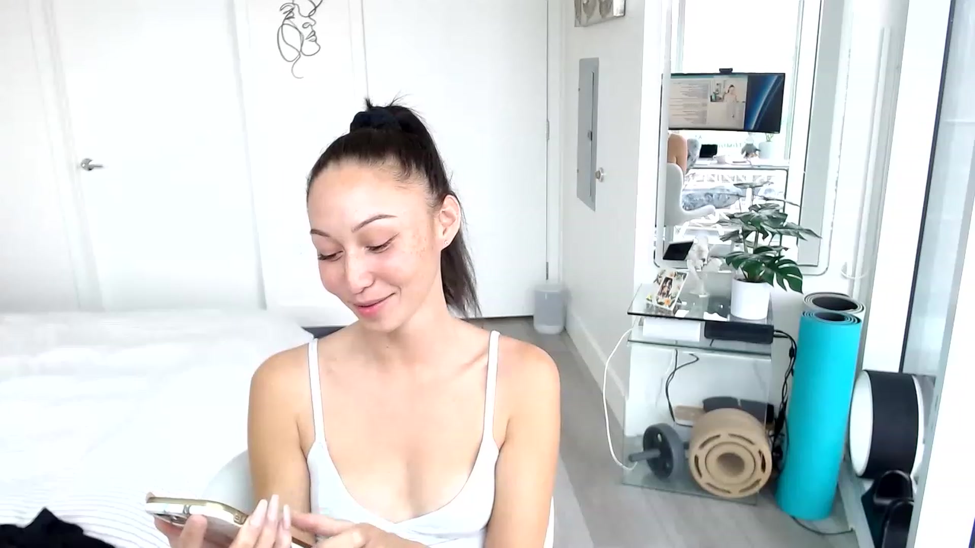 Gallery image thumbnail from Miu_Minnie's myfreecams stream on, 05/15/2023, 17:59 image 16 of 20